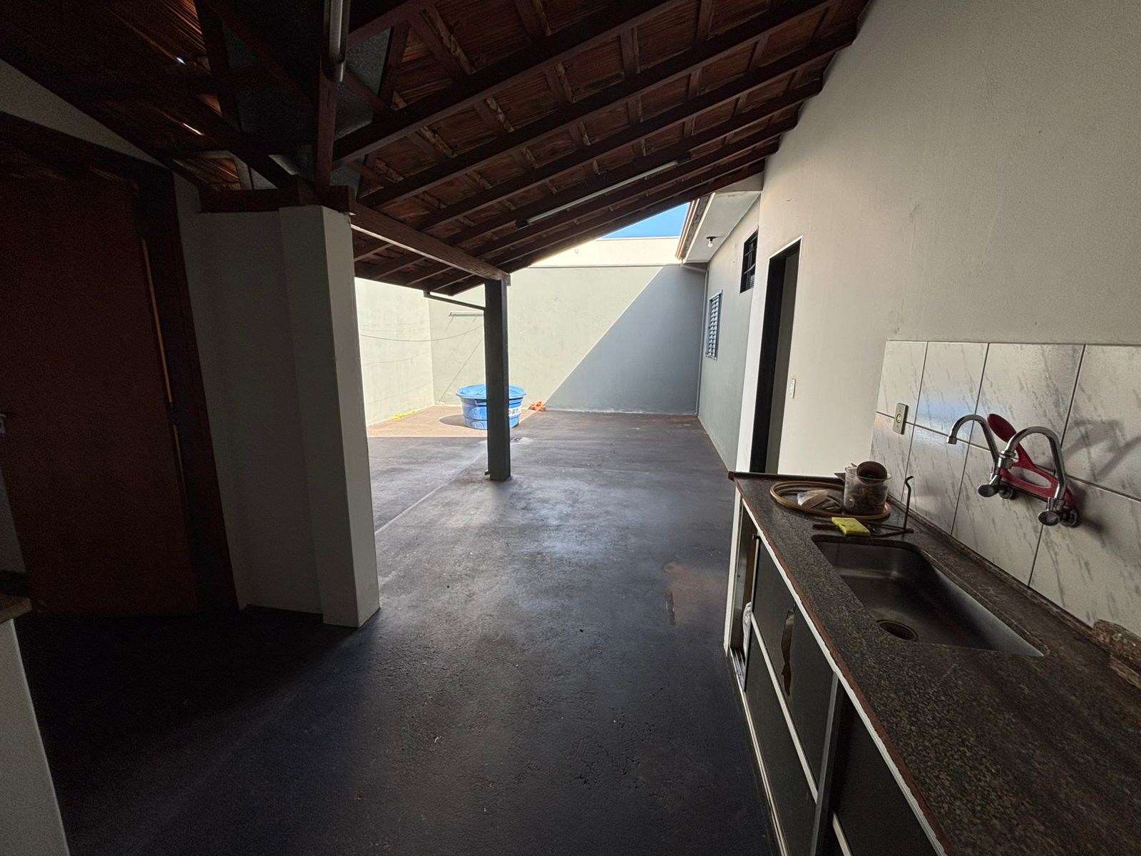 VENDE: CASA COM 03 DORMITÓRIOS - EDICULA - NO CENTRO - BRODOWSKI-SP.