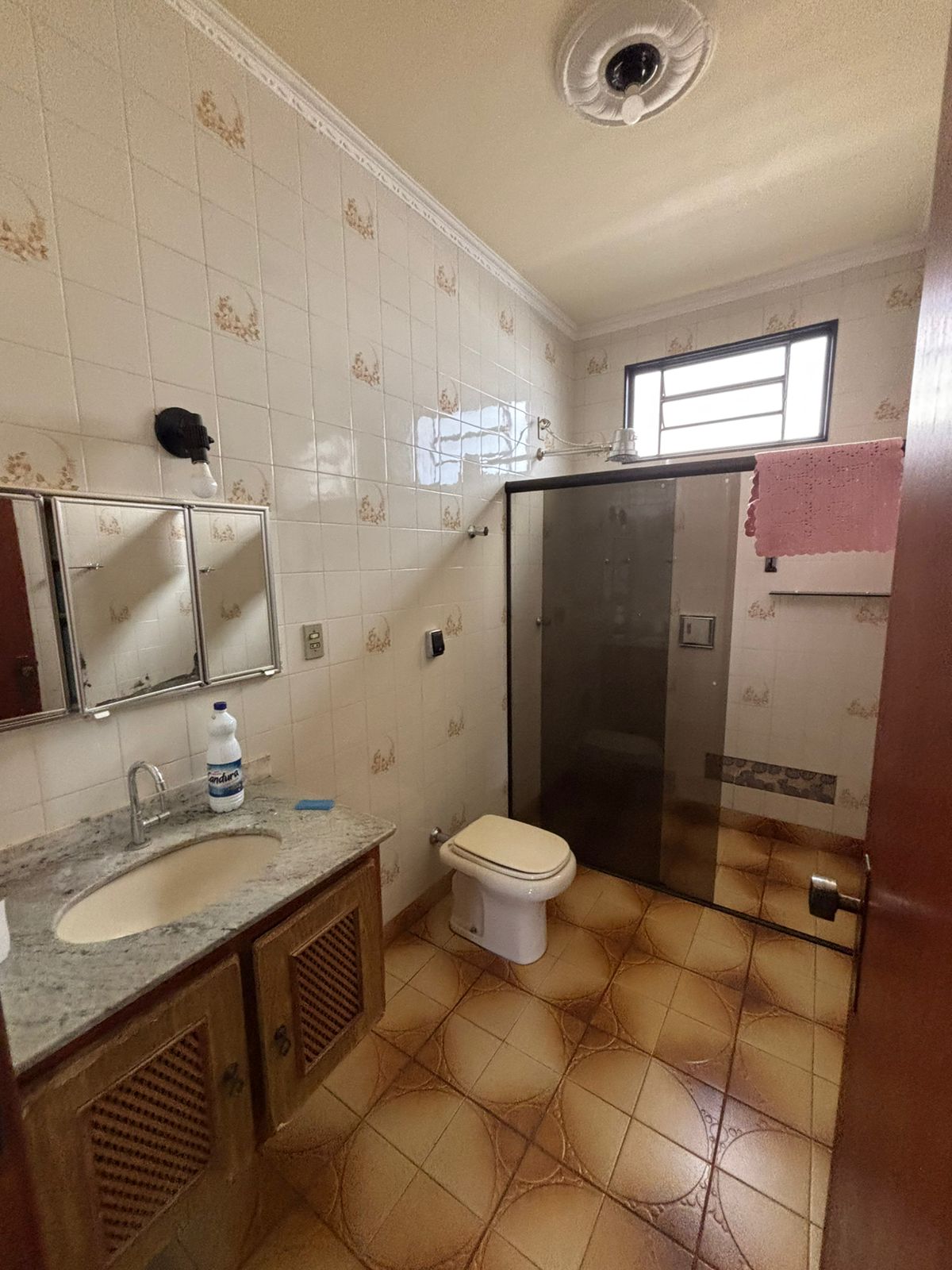 VENDE: CASA COM 03 DORMITÓRIOS - EDICULA - NO CENTRO - BRODOWSKI-SP.
