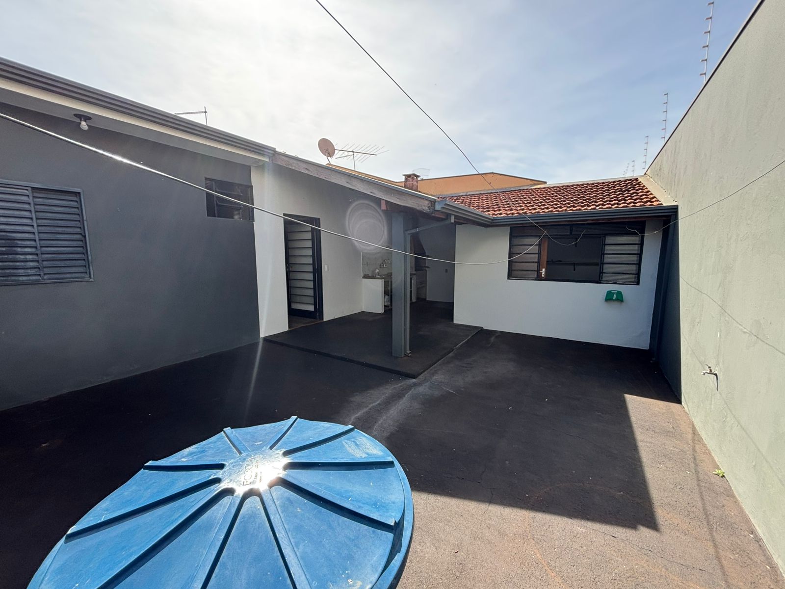 VENDE: CASA COM 03 DORMITÓRIOS - EDICULA - NO CENTRO - BRODOWSKI-SP.