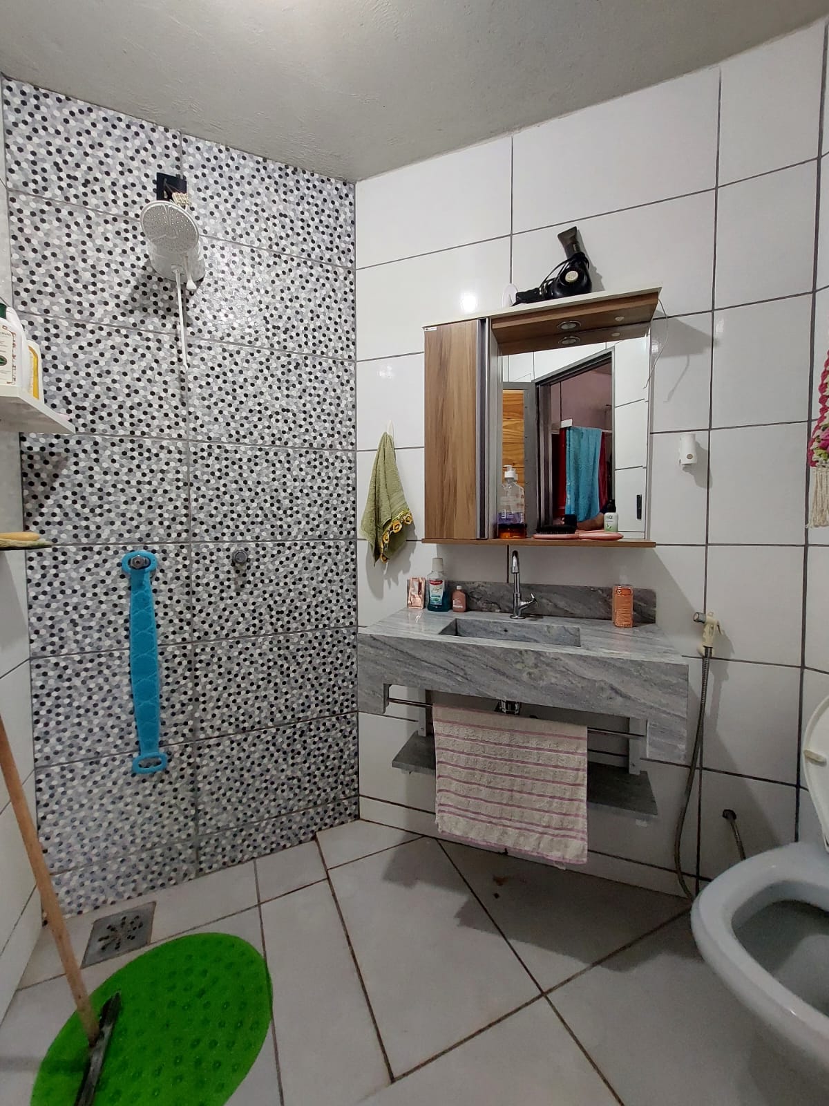VENDE - CASA 02 DORMITÓRIOS - PISCINA - CONDOMÍNIO WALTER POSSOS - EM BRODOWSKI-SP.