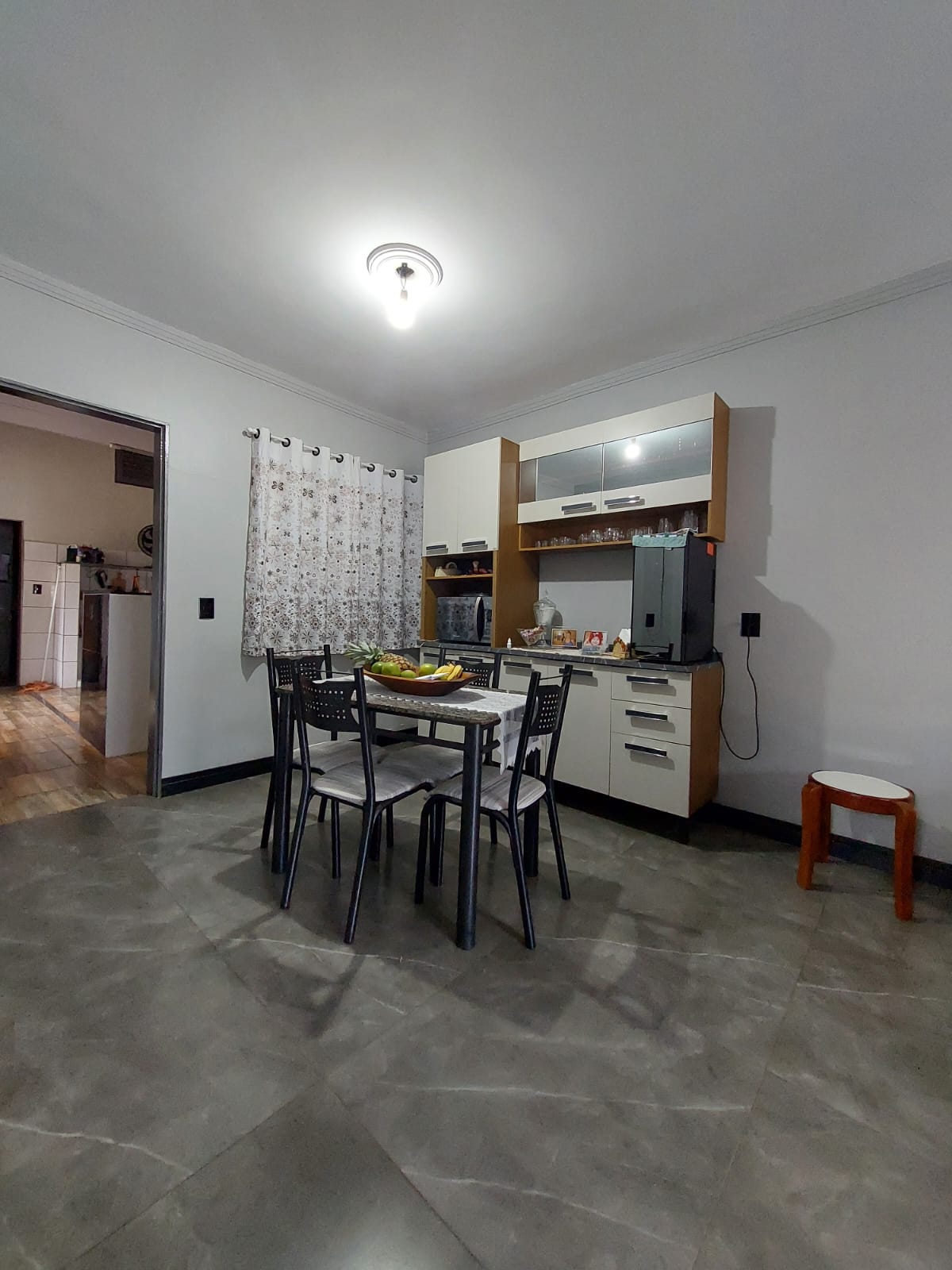 VENDE - CASA 02 DORMITÓRIOS - PISCINA - CONDOMÍNIO WALTER POSSOS - EM BRODOWSKI-SP.