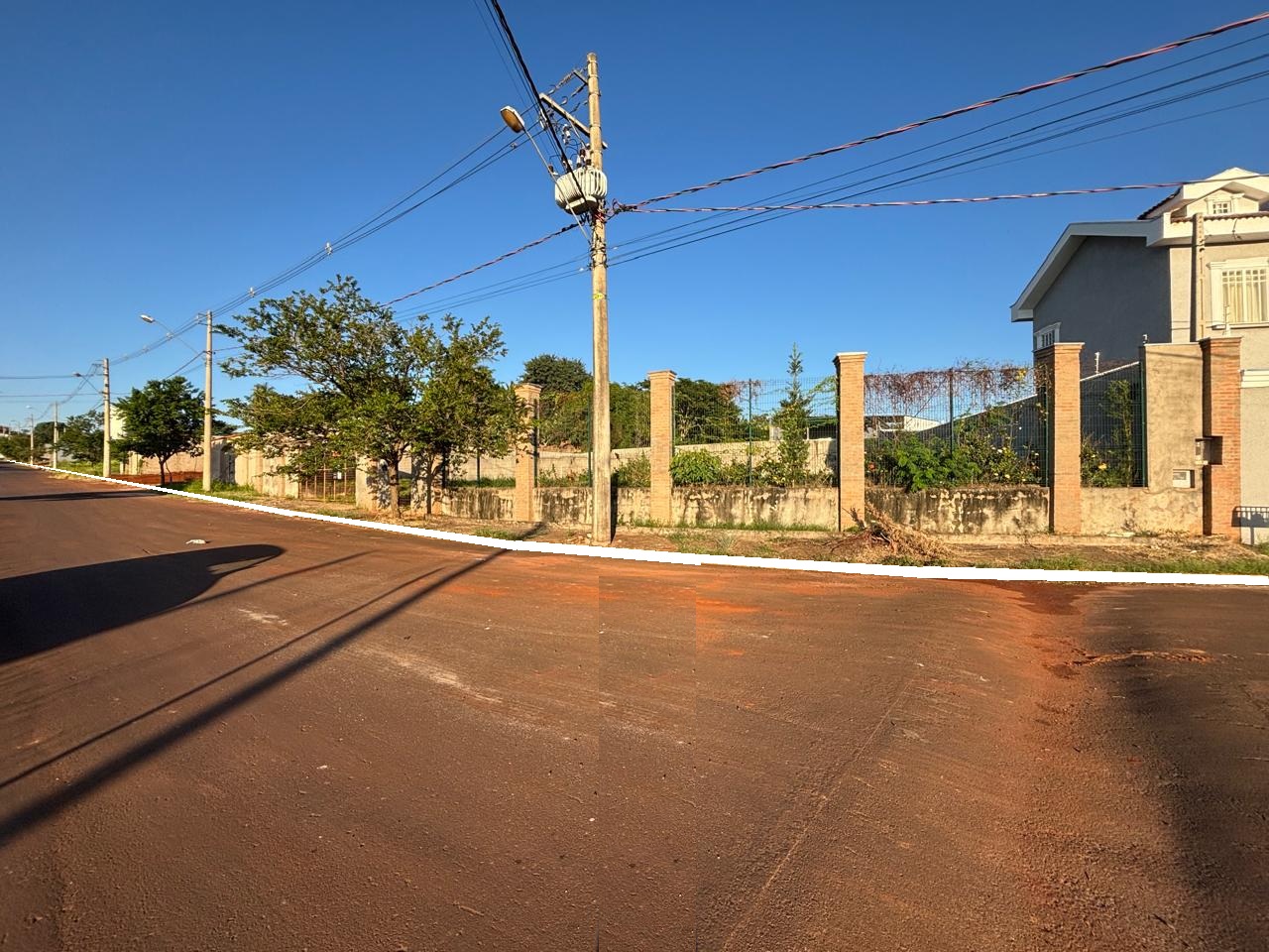 VENDE: TERRENO DE 863 M² - MURADO E COM TERREPLANEGEM - JARDIM QUEBEC - BRODOWSKI