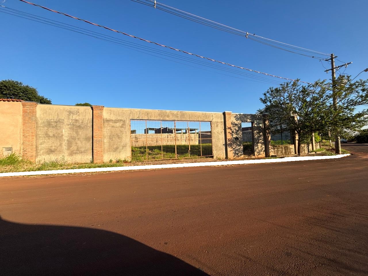 VENDE: TERRENO DE 863 M² - MURADO E COM TERREPLANEGEM - JARDIM QUEBEC - BRODOWSKI