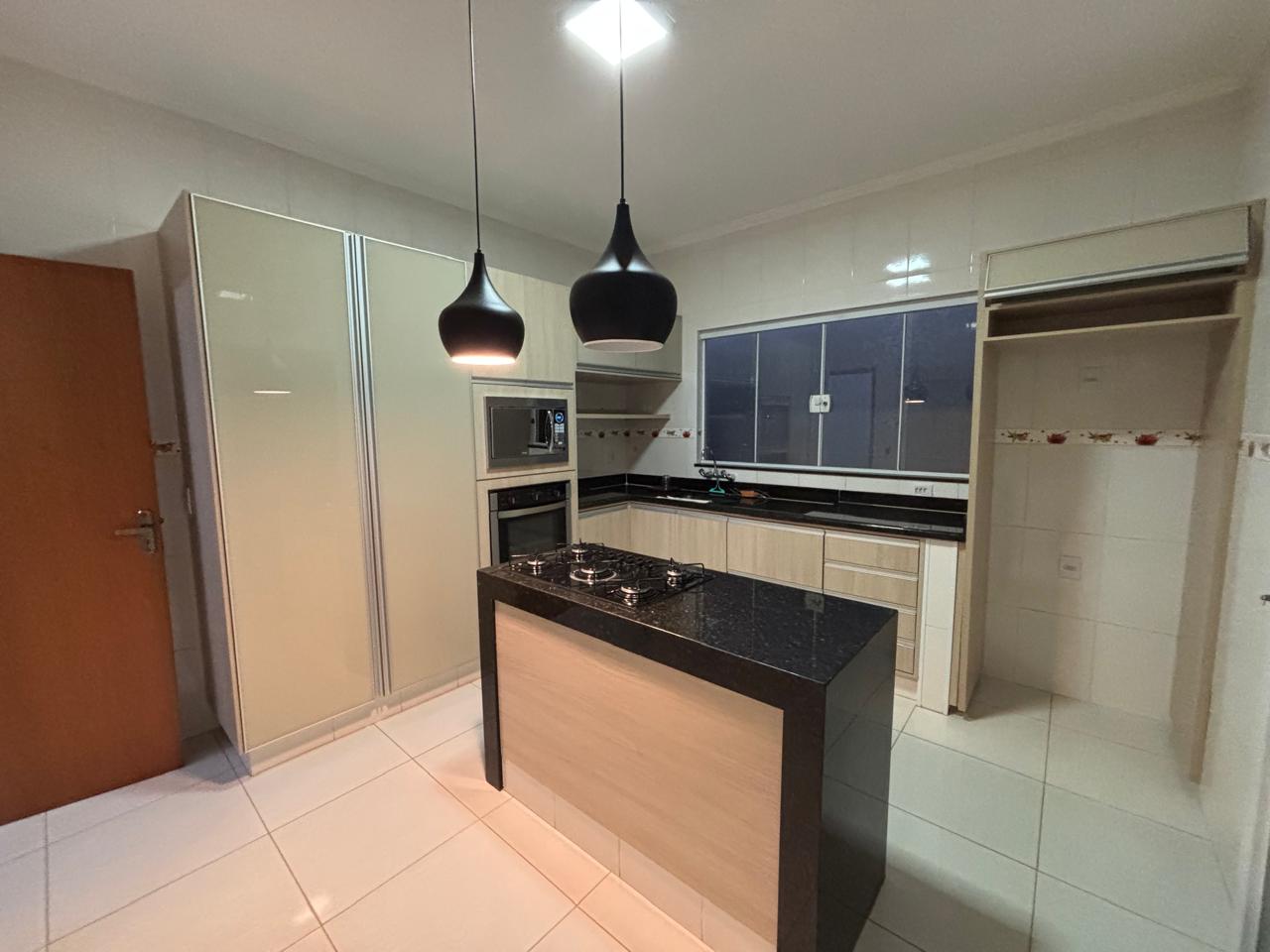 VENDE: LINDA RESIDENCIA COM 03 DORMITÓRIOS - JARDIM MARIA IMACUALADA I EM BRODOWSKI-SP