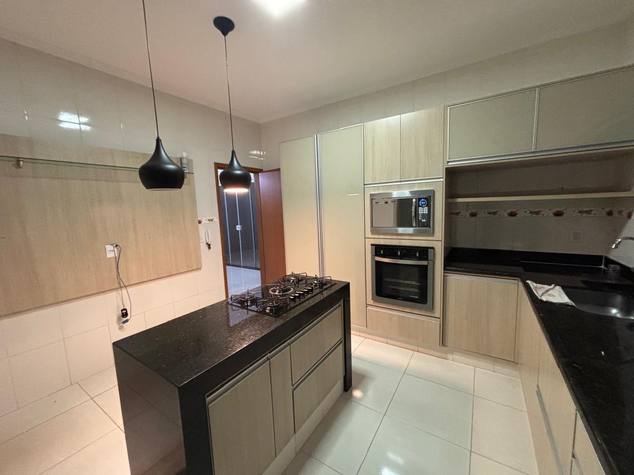 VENDE: LINDA RESIDENCIA COM 03 DORMITÓRIOS - JARDIM MARIA IMACUALADA I EM BRODOWSKI-SP