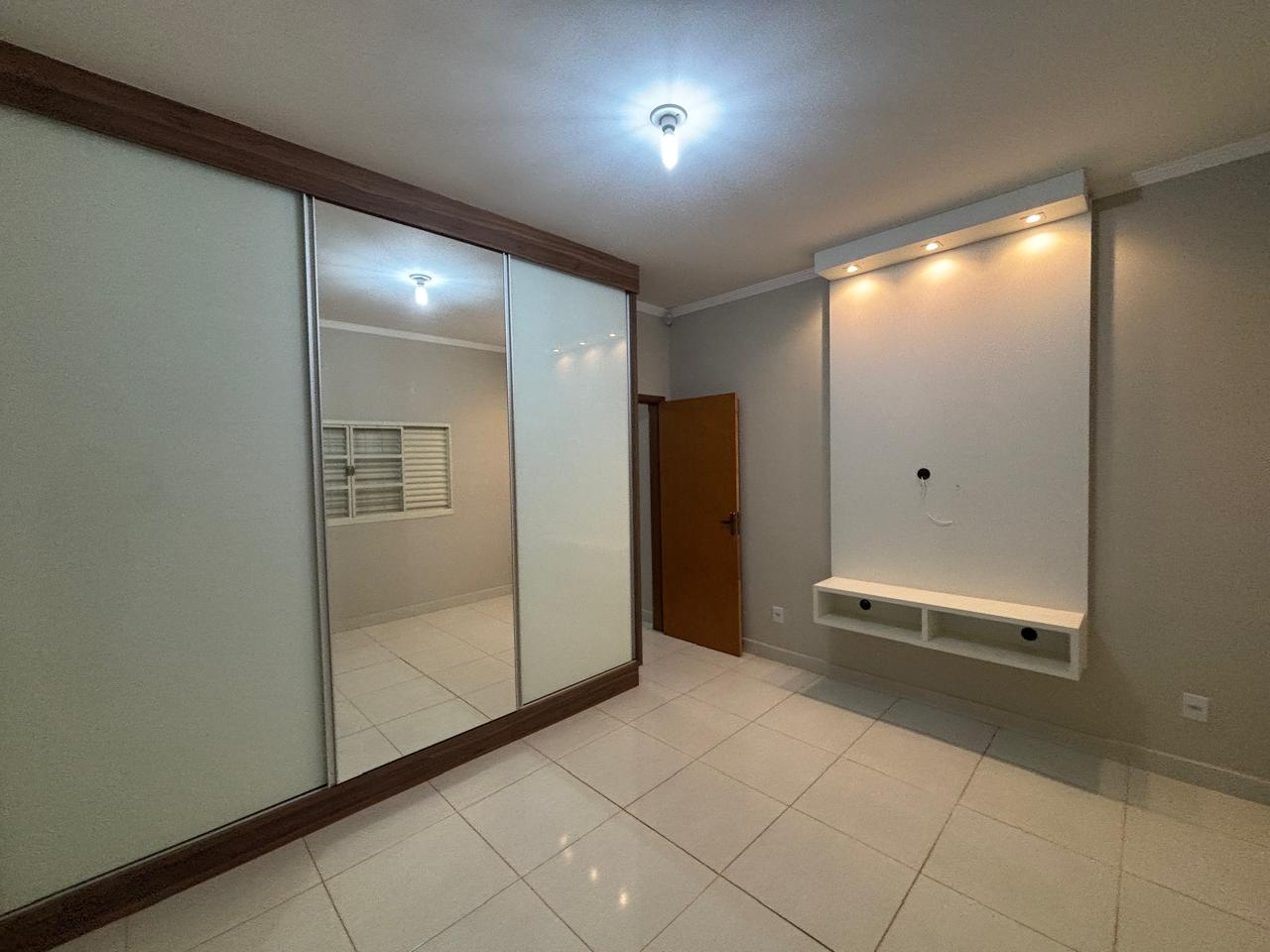 VENDE: LINDA RESIDENCIA COM 03 DORMITÓRIOS - JARDIM MARIA IMACUALADA I EM BRODOWSKI-SP