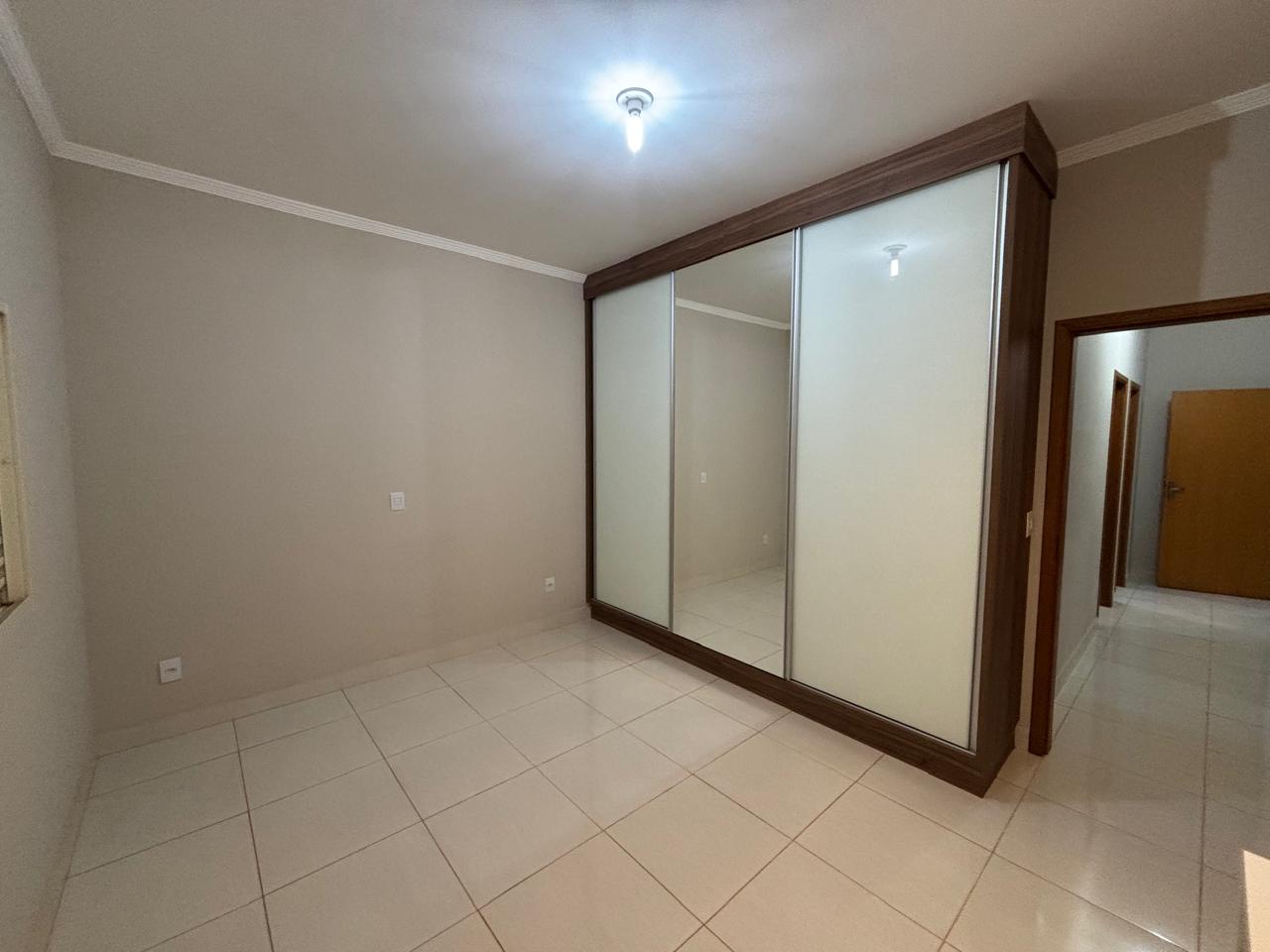 VENDE: LINDA RESIDENCIA COM 03 DORMITÓRIOS - JARDIM MARIA IMACUALADA I EM BRODOWSKI-SP