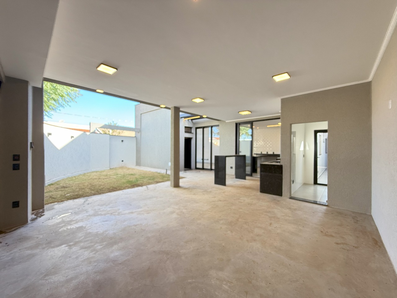 VENDE: LINDA RESIDENCIA DE 03 DORMITÓRIOS - CONDOMÍNIO VERONA - BRODOWSKI-SP: