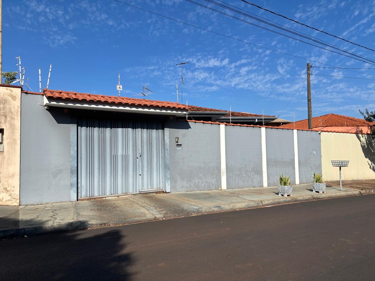 VENDE: CASA 03 DOEMITÓRIOS COM SUÍTE - MOZART - BRODOWSKI-SP.