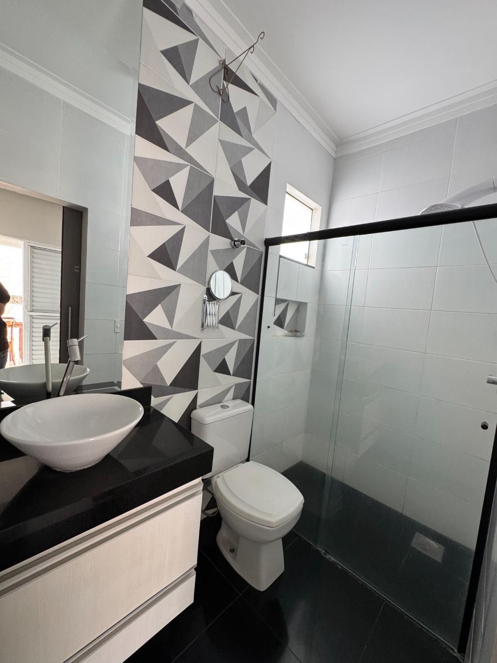 VENDE: LINDA RESIDENCIA COM 03 SUÍTES E PISCINA - CONDOMÍNIO VERONA - BRODOWSKI-SP: