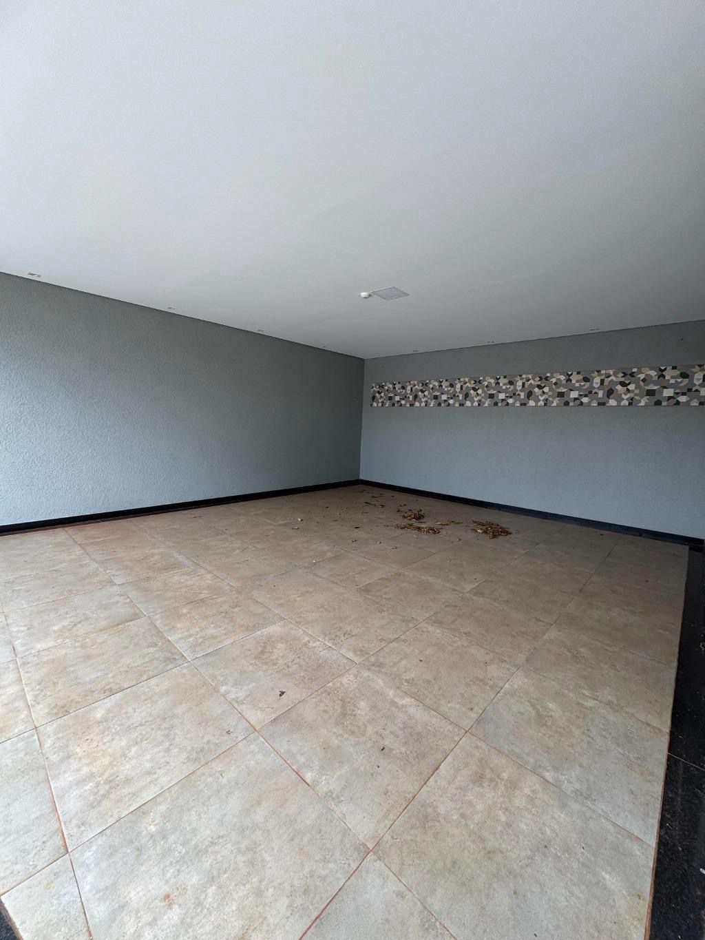 VENDE: LINDA RESIDENCIA COM 03 SUÍTES E PISCINA - CONDOMÍNIO VERONA - BRODOWSKI-SP:
