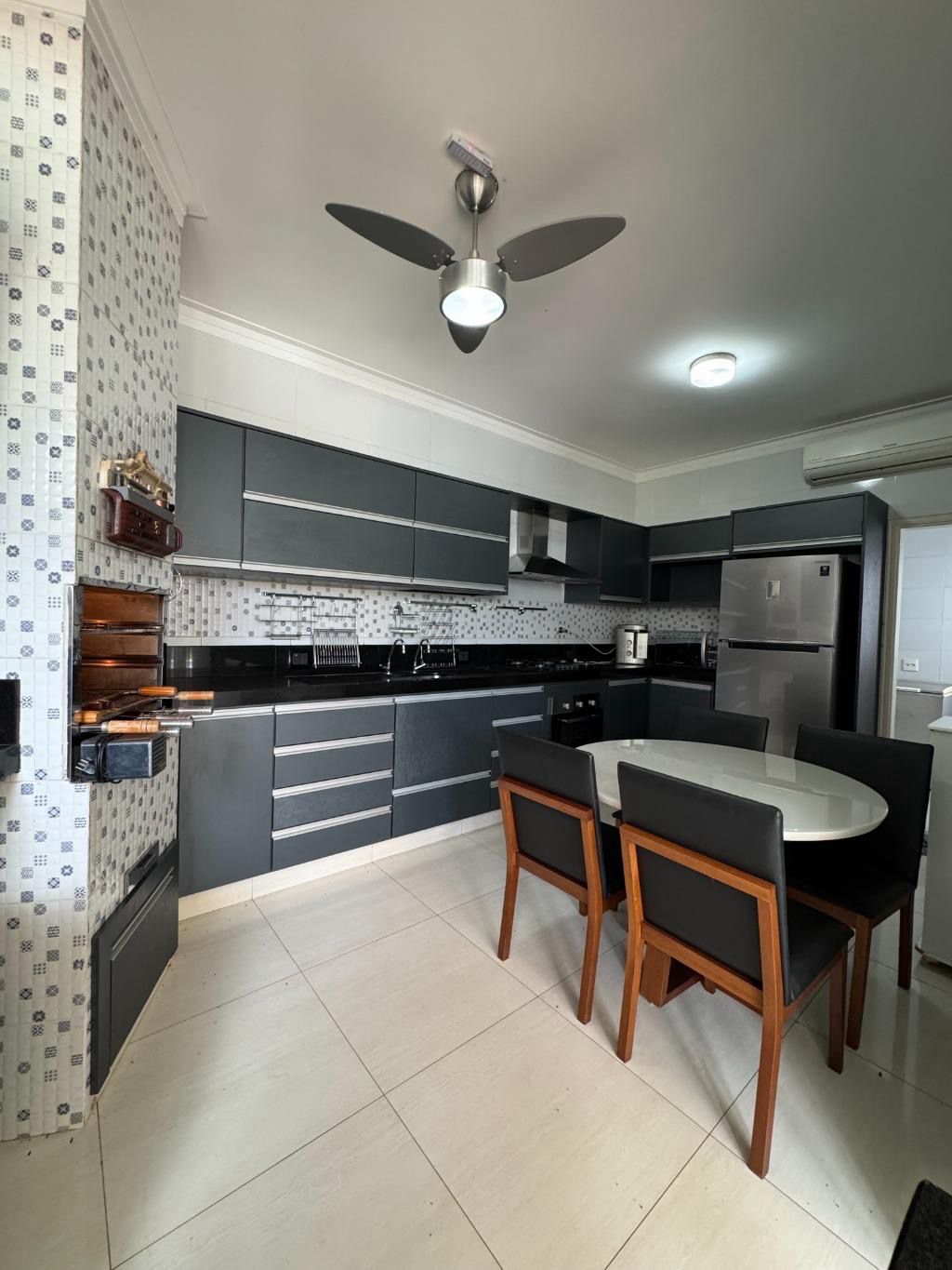 VENDE: LINDA RESIDENCIA COM 03 SUÍTES E PISCINA - CONDOMÍNIO VERONA - BRODOWSKI-SP: