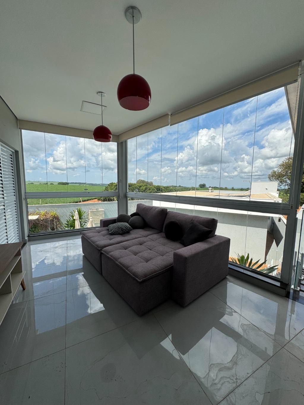 VENDE: LINDA RESIDENCIA COM 03 SUÍTES E PISCINA - CONDOMÍNIO VERONA - BRODOWSKI-SP:
