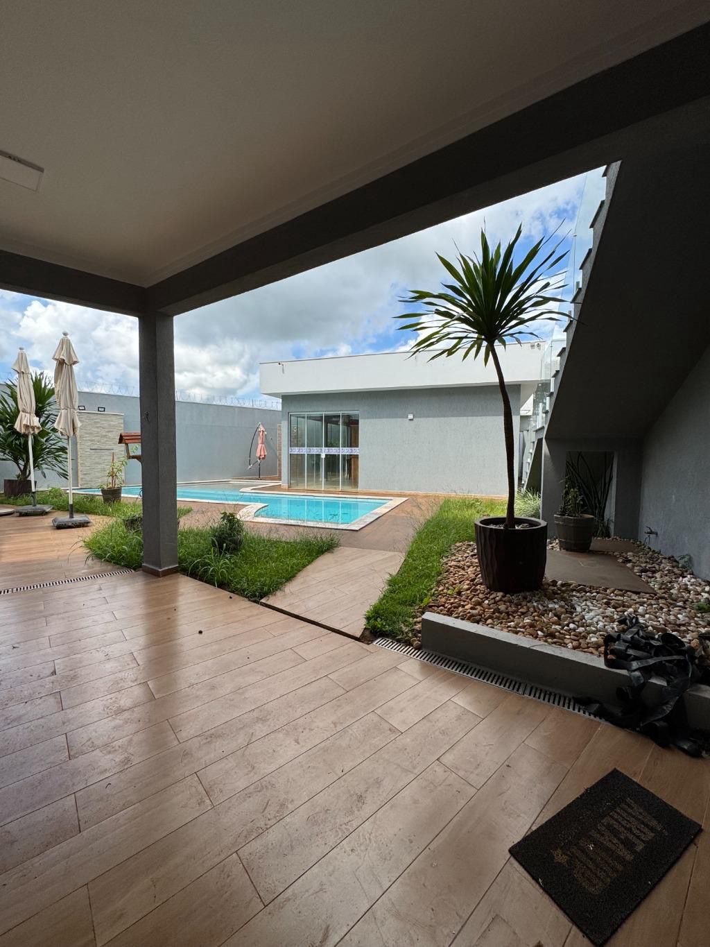 VENDE: LINDA RESIDENCIA COM 03 SUÍTES E PISCINA - CONDOMÍNIO VERONA - BRODOWSKI-SP: