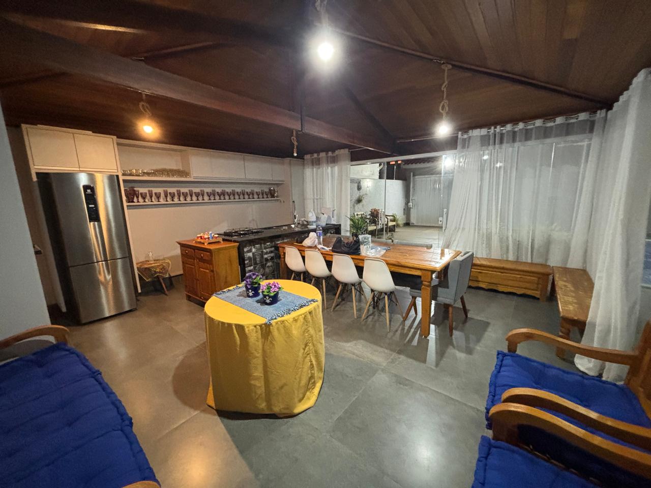 VENDE: CASA COM PISCINA - MOBILIADO - JARDIM PRIMAVERA - BRODOWSKI-SP.