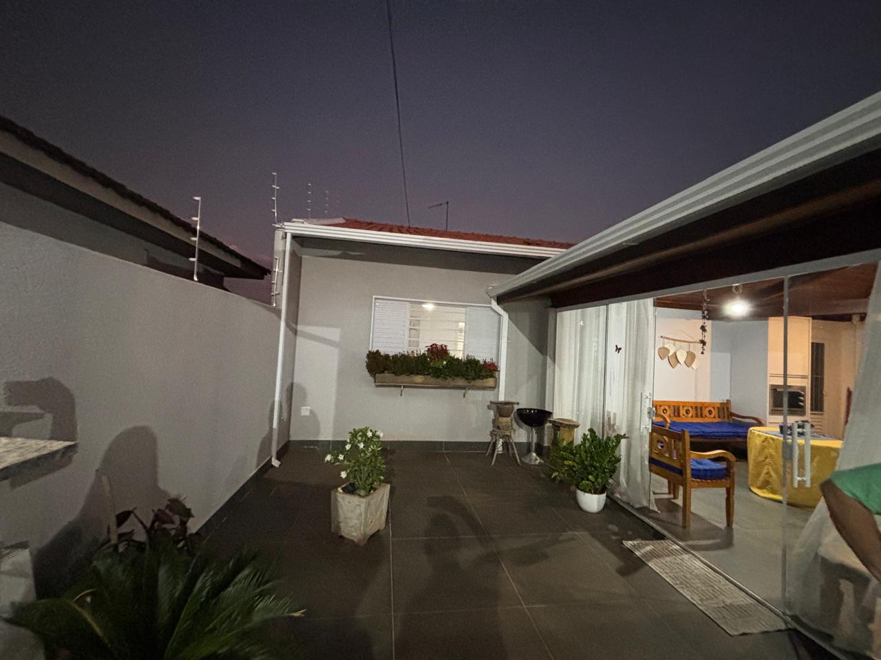VENDE: CASA COM PISCINA - MOBILIADO - JARDIM PRIMAVERA - BRODOWSKI-SP.