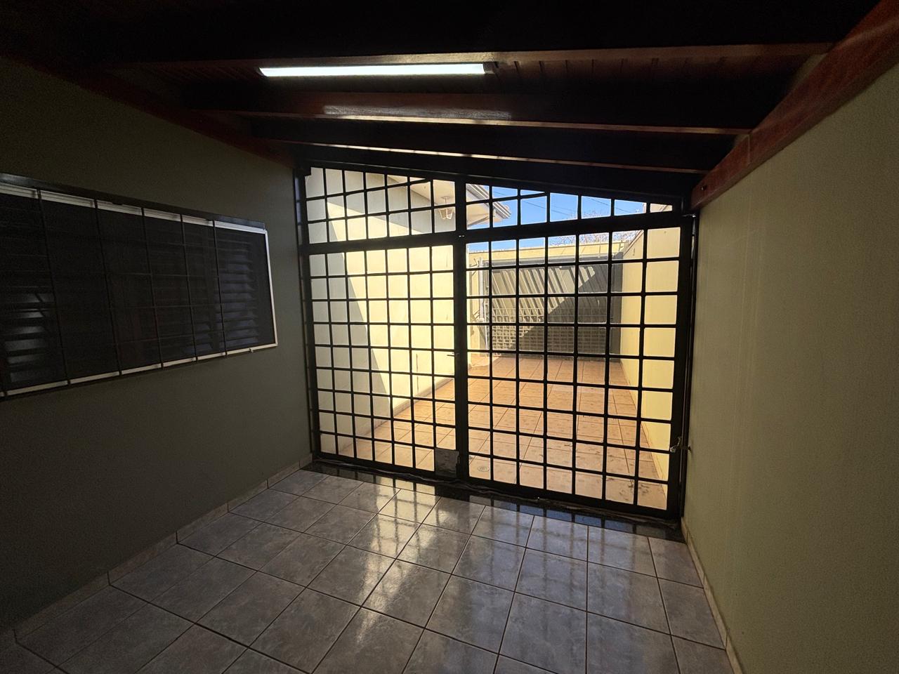 VENDE: CASA 03 DORMITÓRIOS - CENTRO - BRODOWSKI-SP.