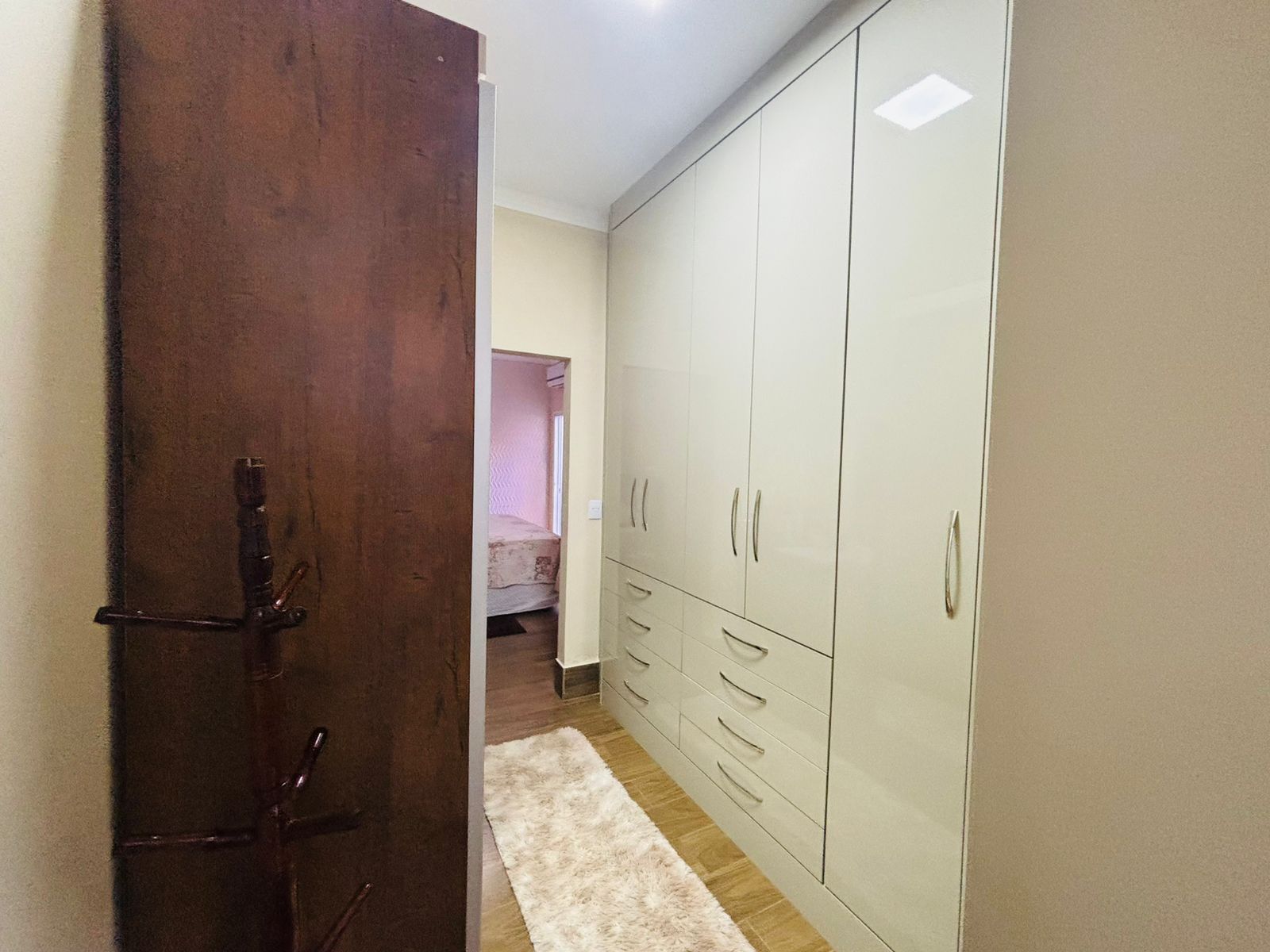 VENDE: CASA COM PISCINA  - JARDIM PRIMAVERA - BRODOWSKI-SP.