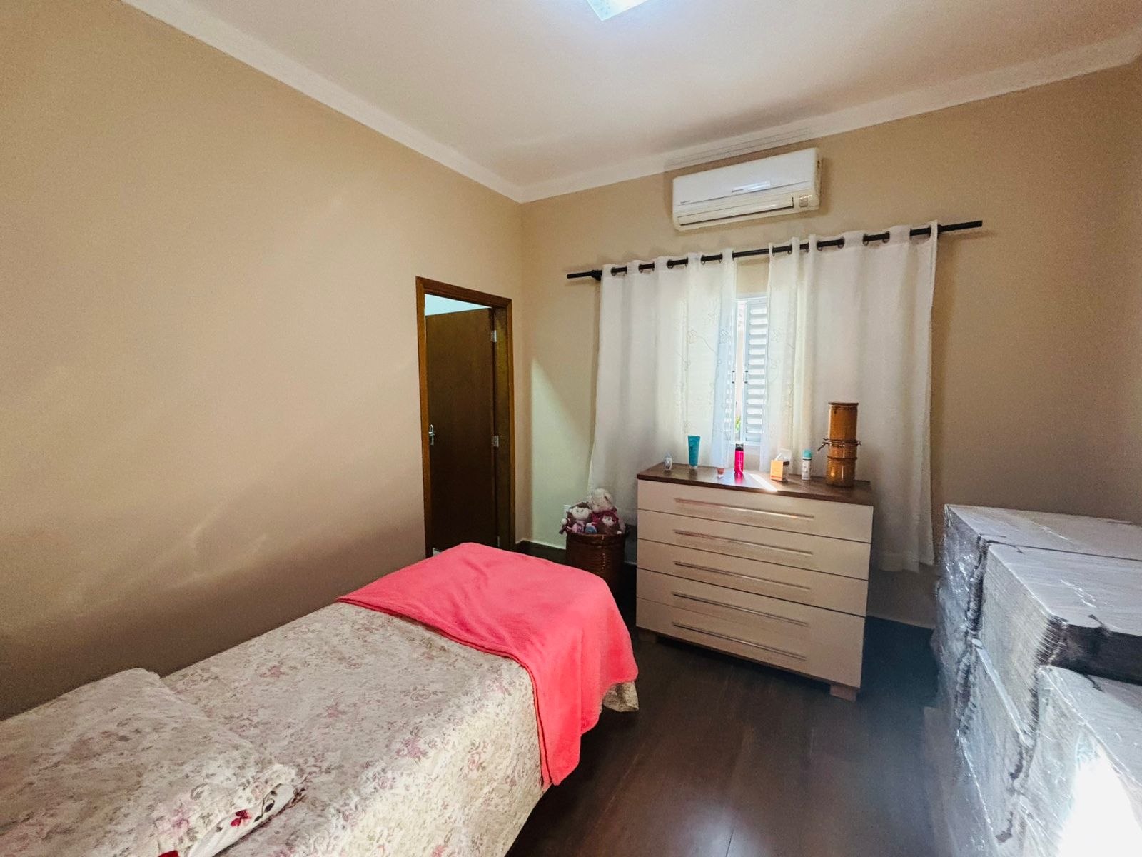 VENDE: CASA COM PISCINA  - JARDIM PRIMAVERA - BRODOWSKI-SP.