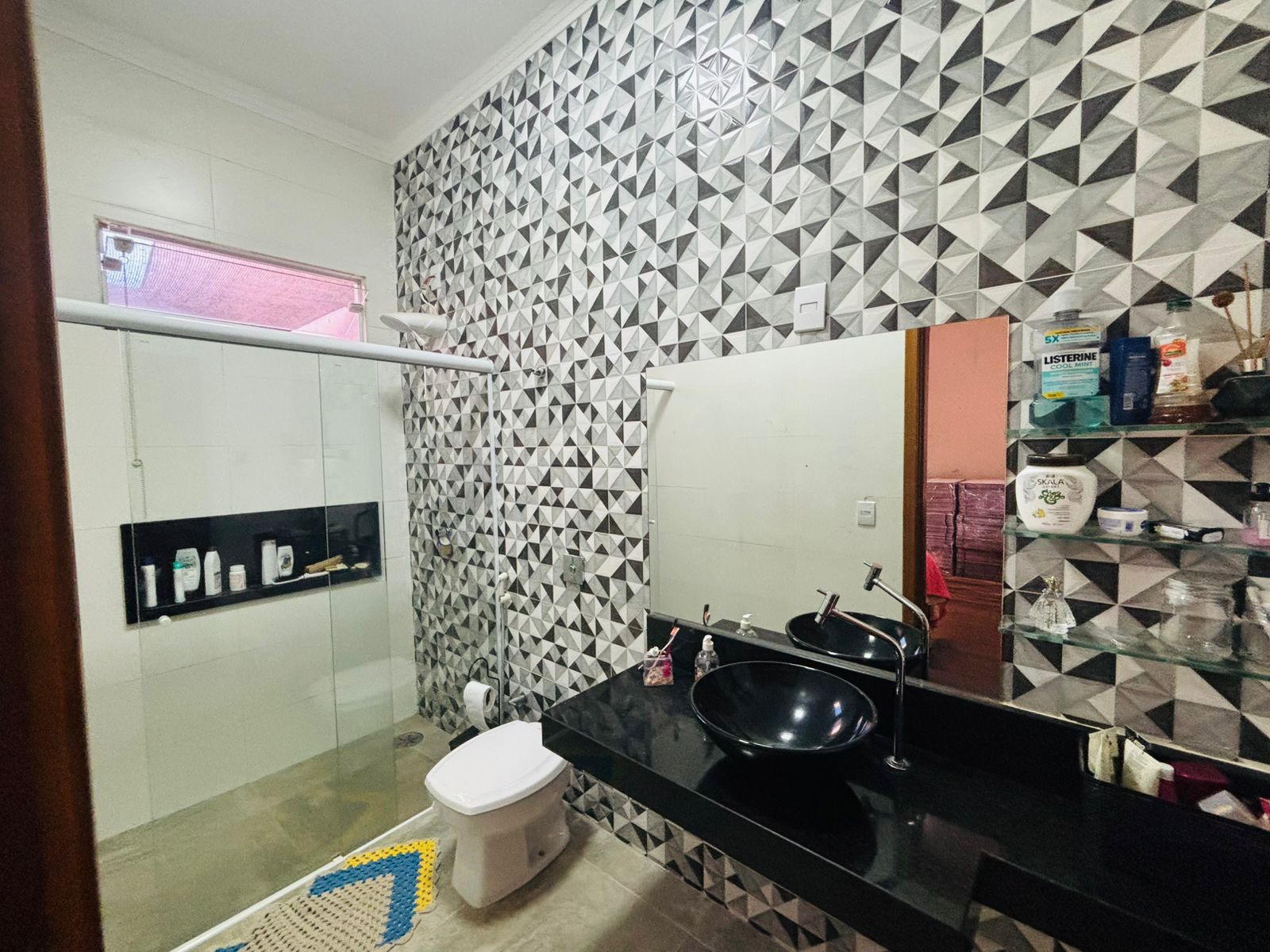 VENDE: CASA COM PISCINA  - JARDIM PRIMAVERA - BRODOWSKI-SP.
