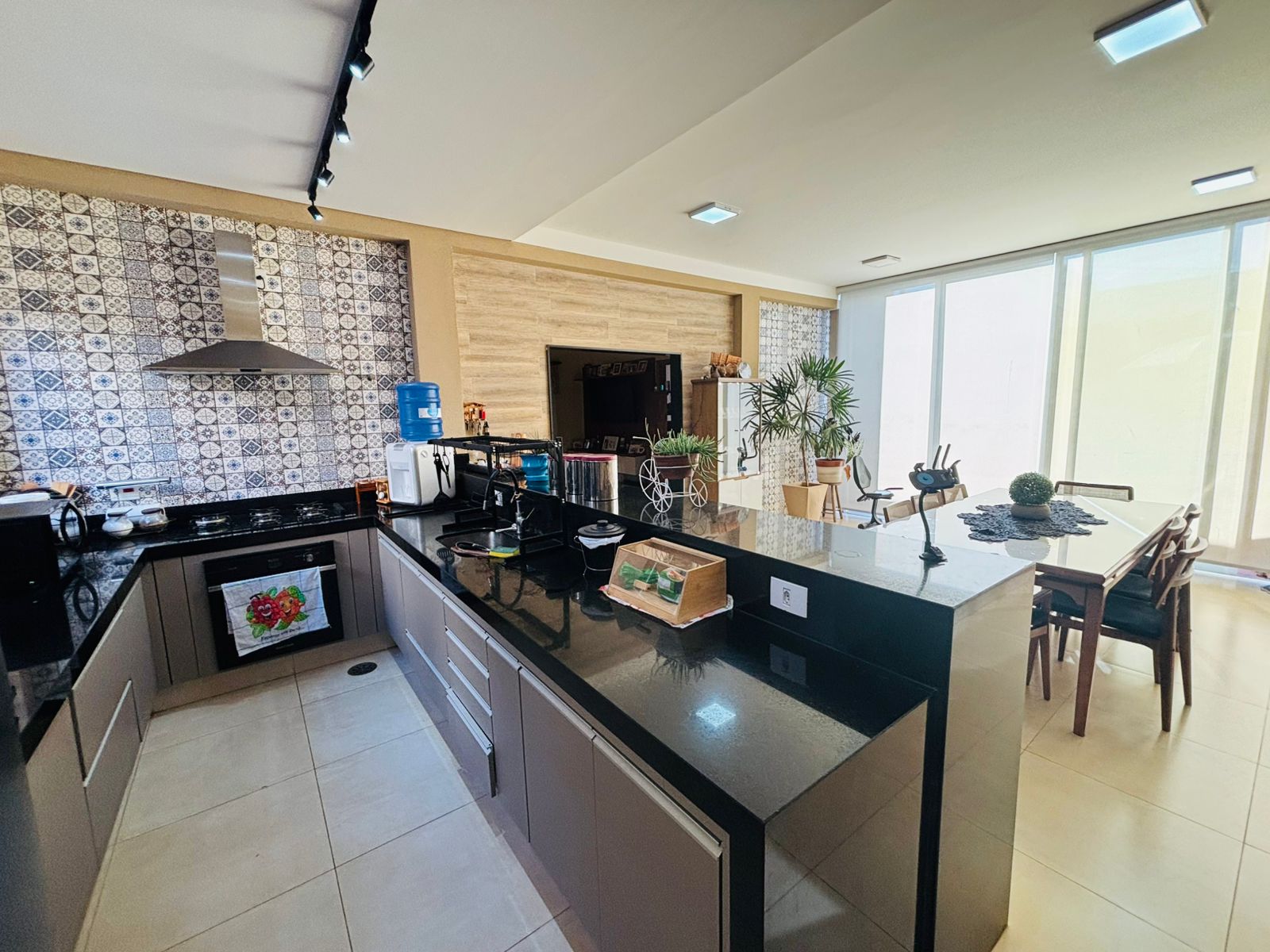 VENDE: CASA COM PISCINA  - JARDIM PRIMAVERA - BRODOWSKI-SP.