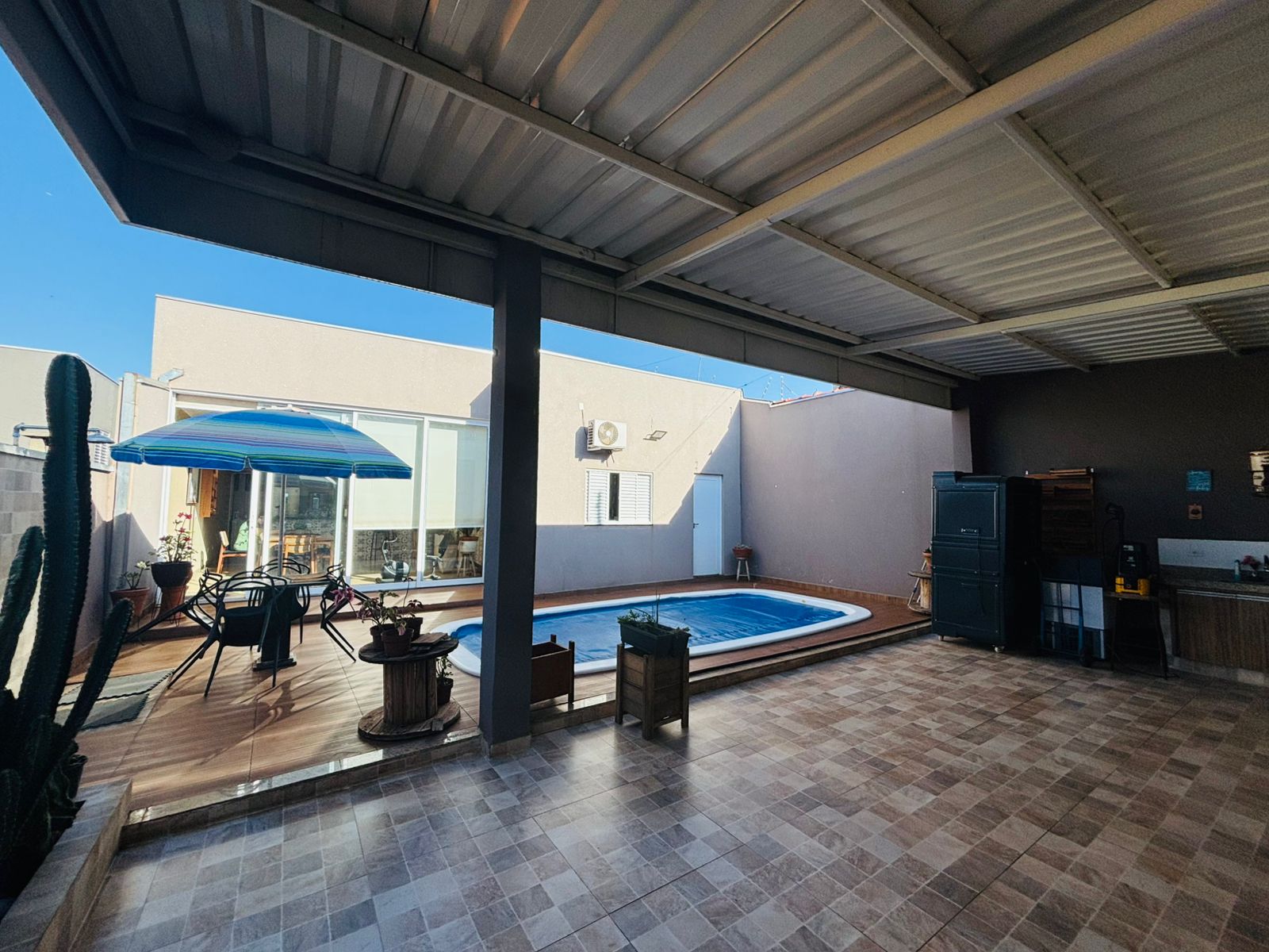 VENDE: CASA COM PISCINA  - JARDIM PRIMAVERA - BRODOWSKI-SP.