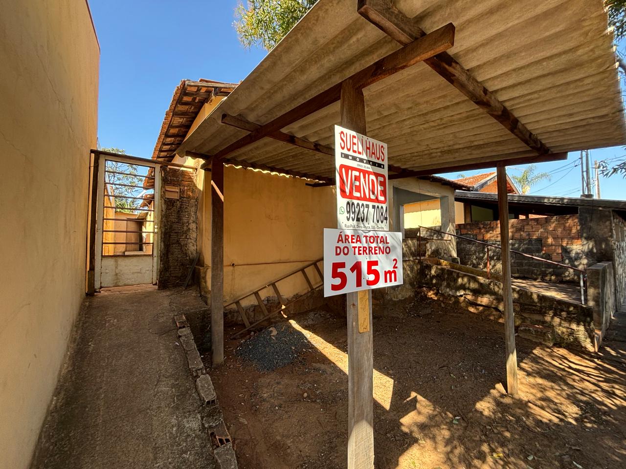 VENDE: CASA NO CENTRO