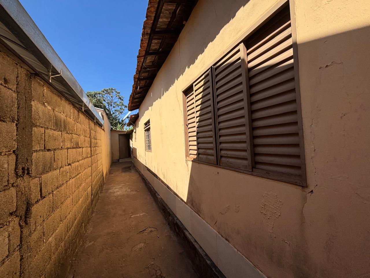 VENDE: CASA NO CENTRO