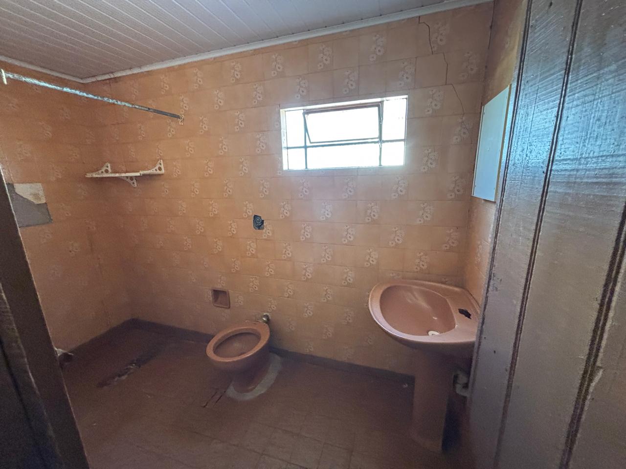VENDE: CASA NO CENTRO
