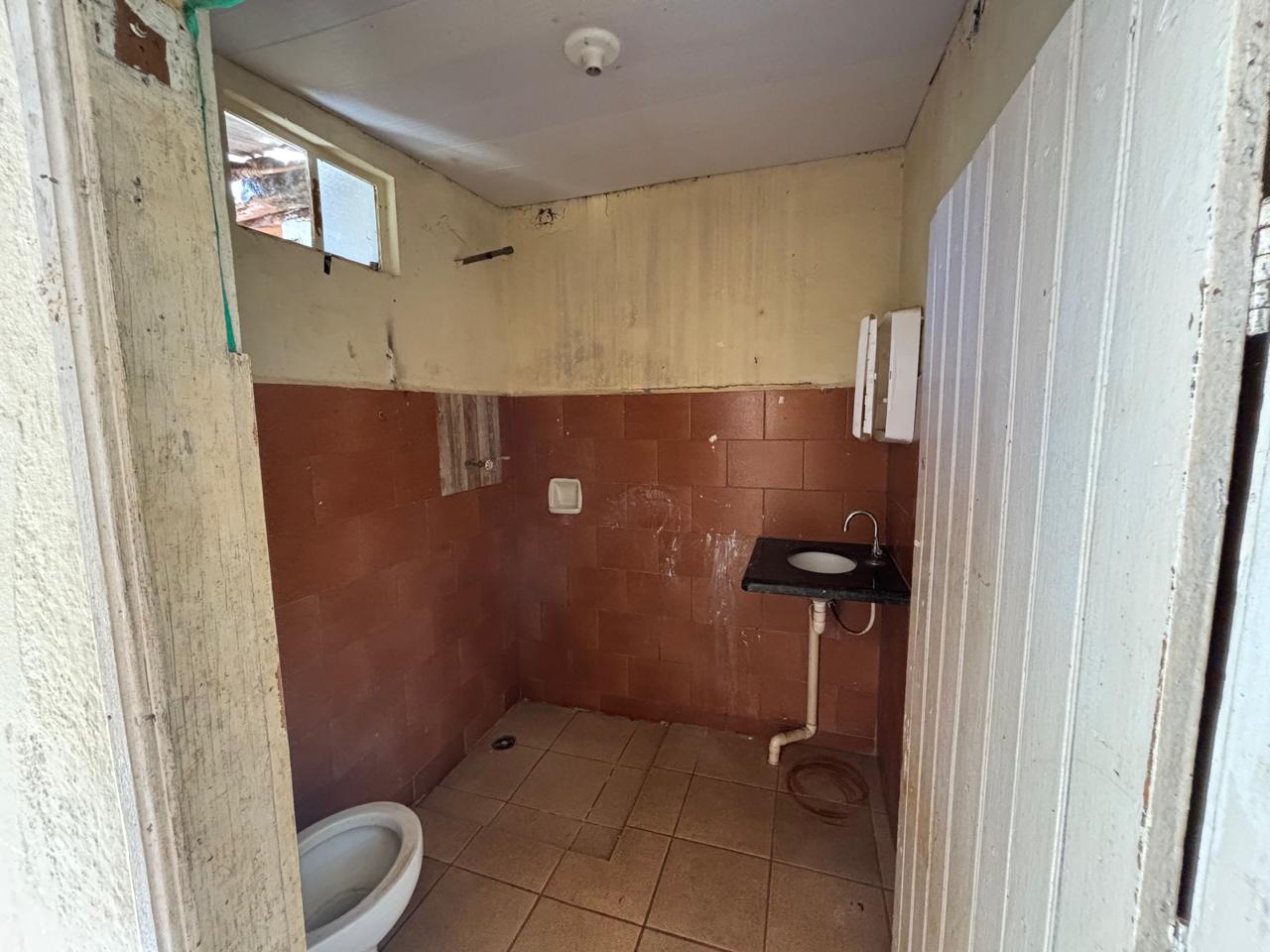 VENDE: CASA NO CENTRO