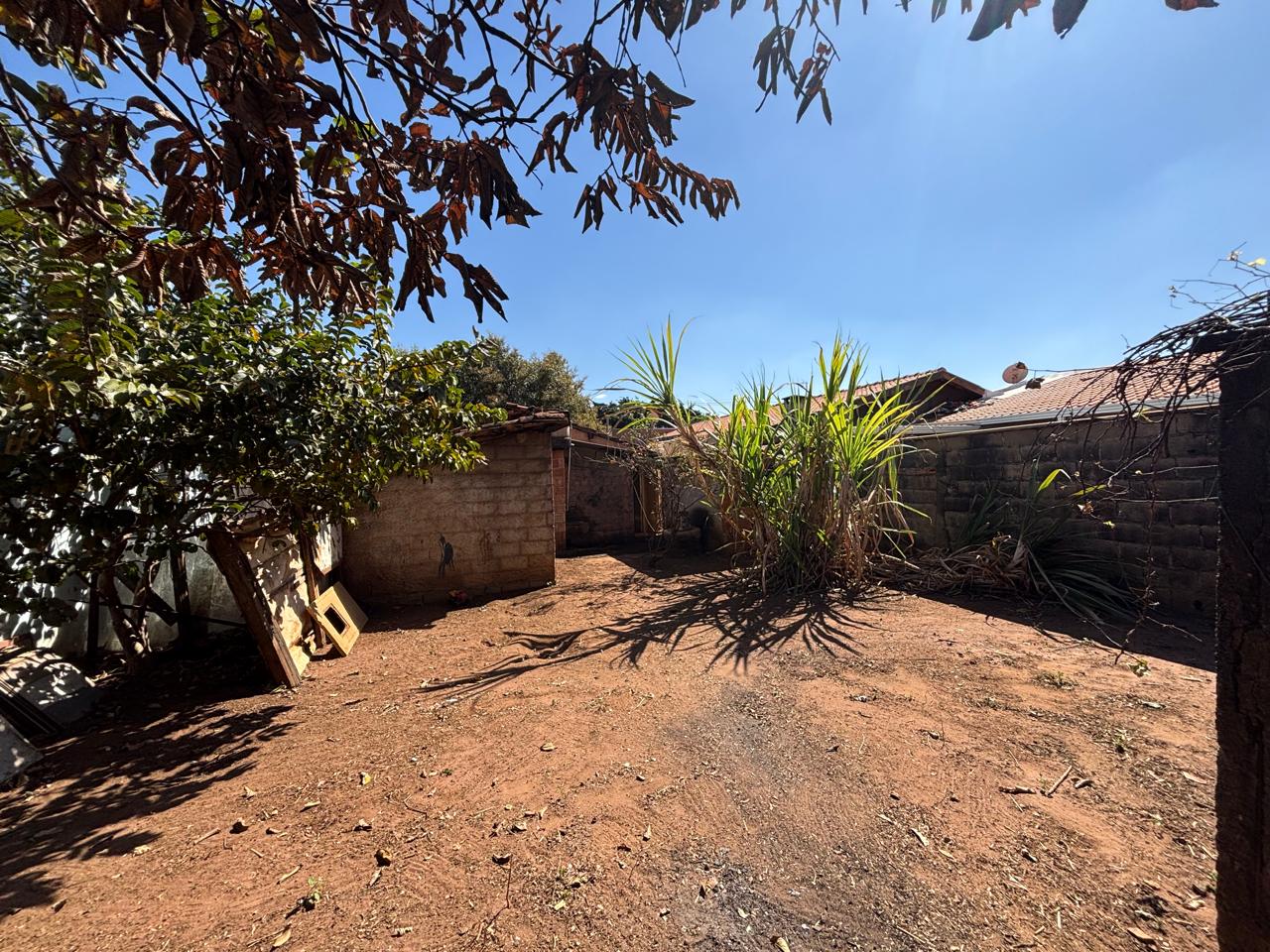 VENDE: CASA NO CENTRO