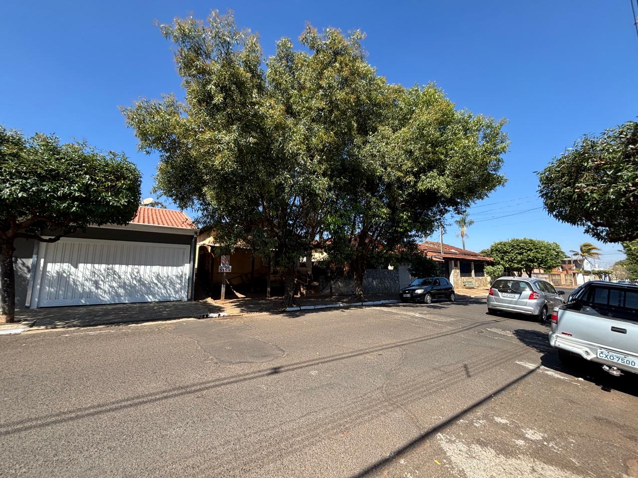 VENDE: CASA NO CENTRO