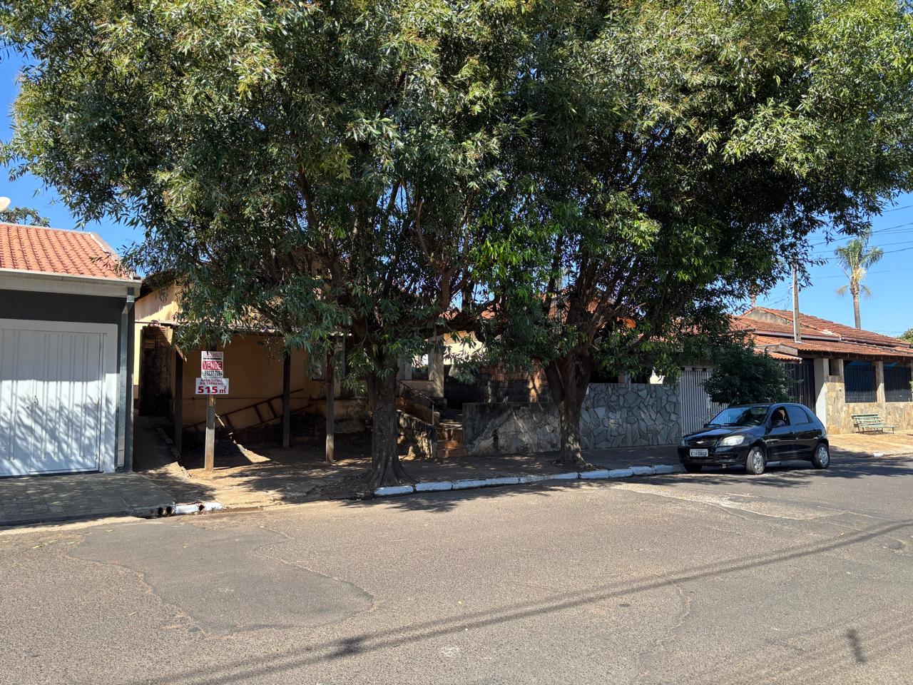 VENDE: CASA NO CENTRO