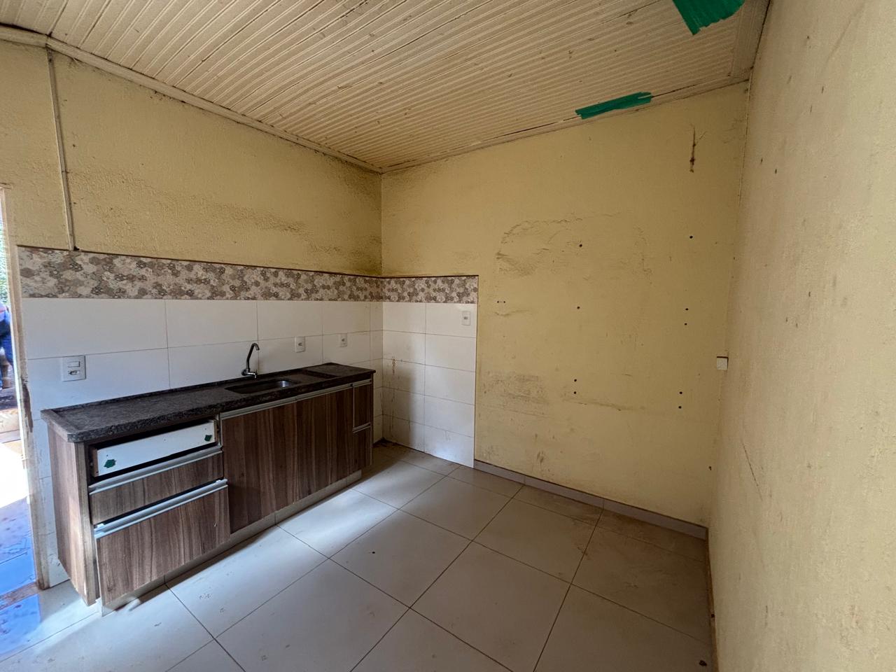 VENDE: CASA NO CENTRO