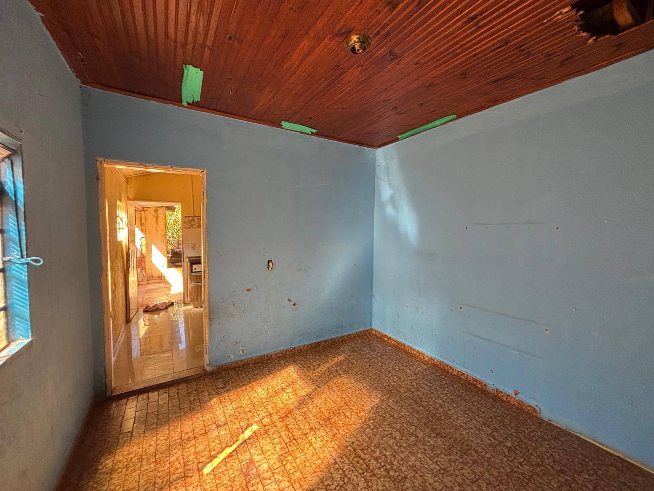 VENDE: CASA NO CENTRO