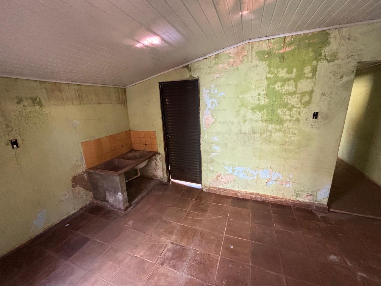 VENDE: CASA NO CENTRO