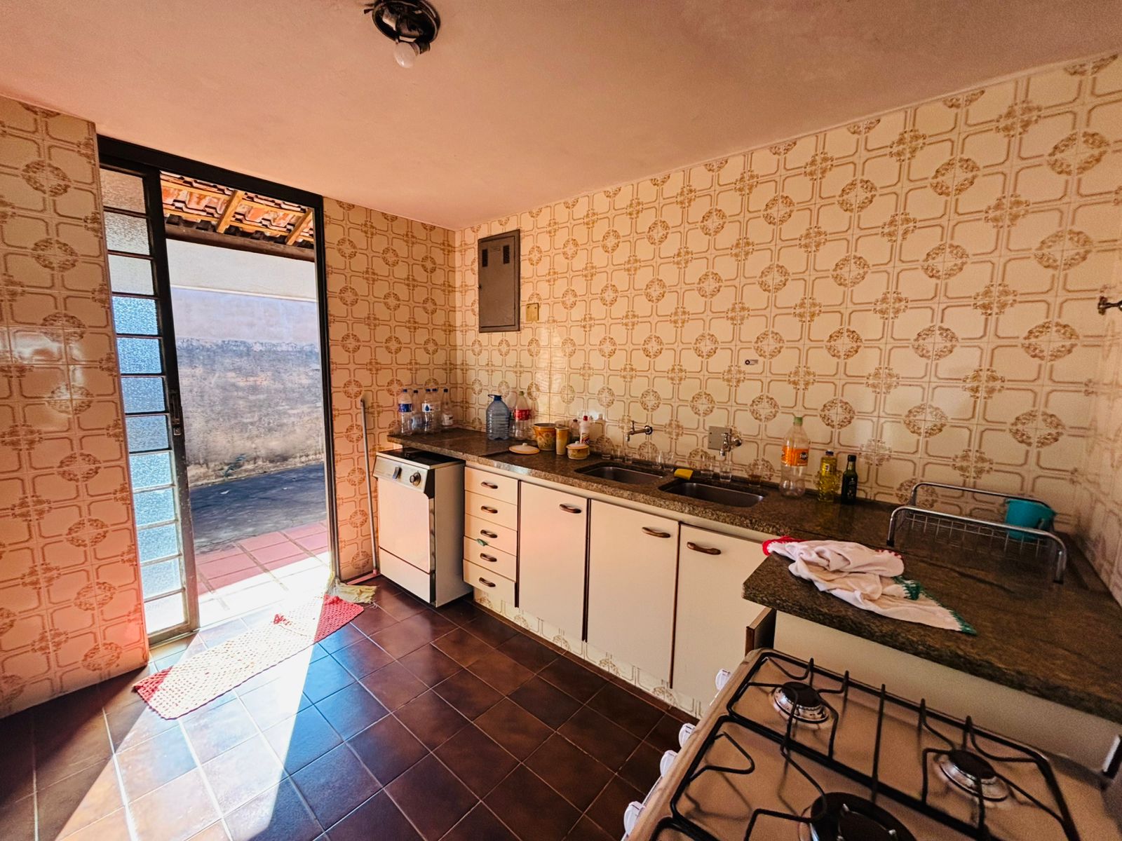 VENDE: CASA  04 DORMITÓRIOS - 1.425 m² - PRÓXIMA A APAE - VILA CRISTAL - BRODOWSKI-SP.