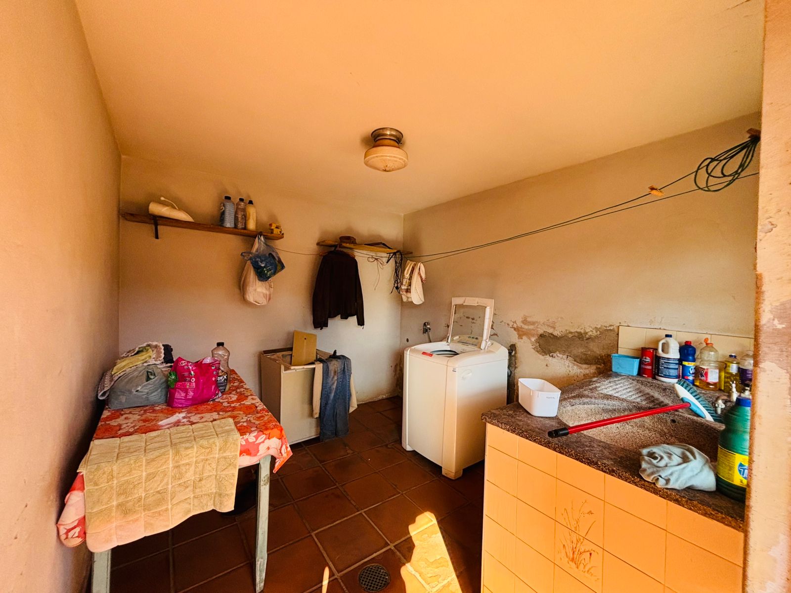 VENDE: CASA  04 DORMITÓRIOS - 1.425 m² - PRÓXIMA A APAE - VILA CRISTAL - BRODOWSKI-SP.
