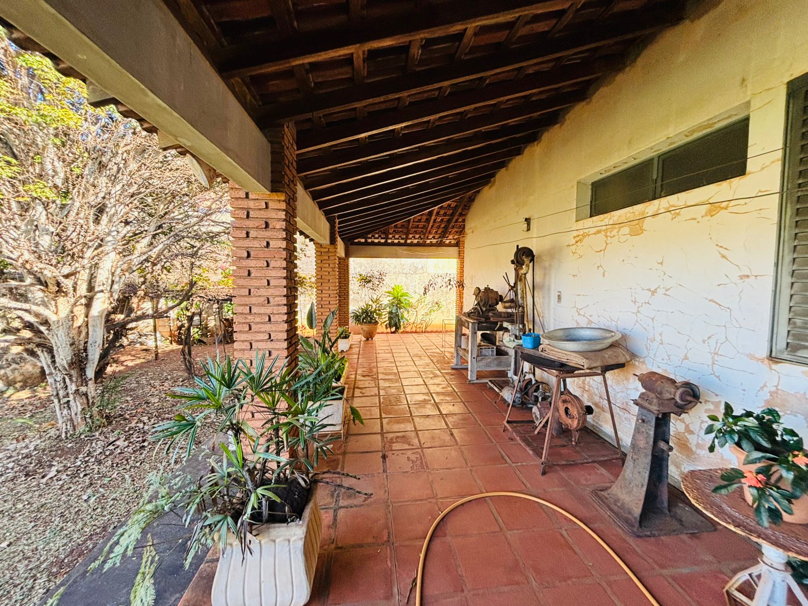 VENDE: CASA  04 DORMITÓRIOS - 1.425 m² - PRÓXIMA A APAE - VILA CRISTAL - BRODOWSKI-SP.