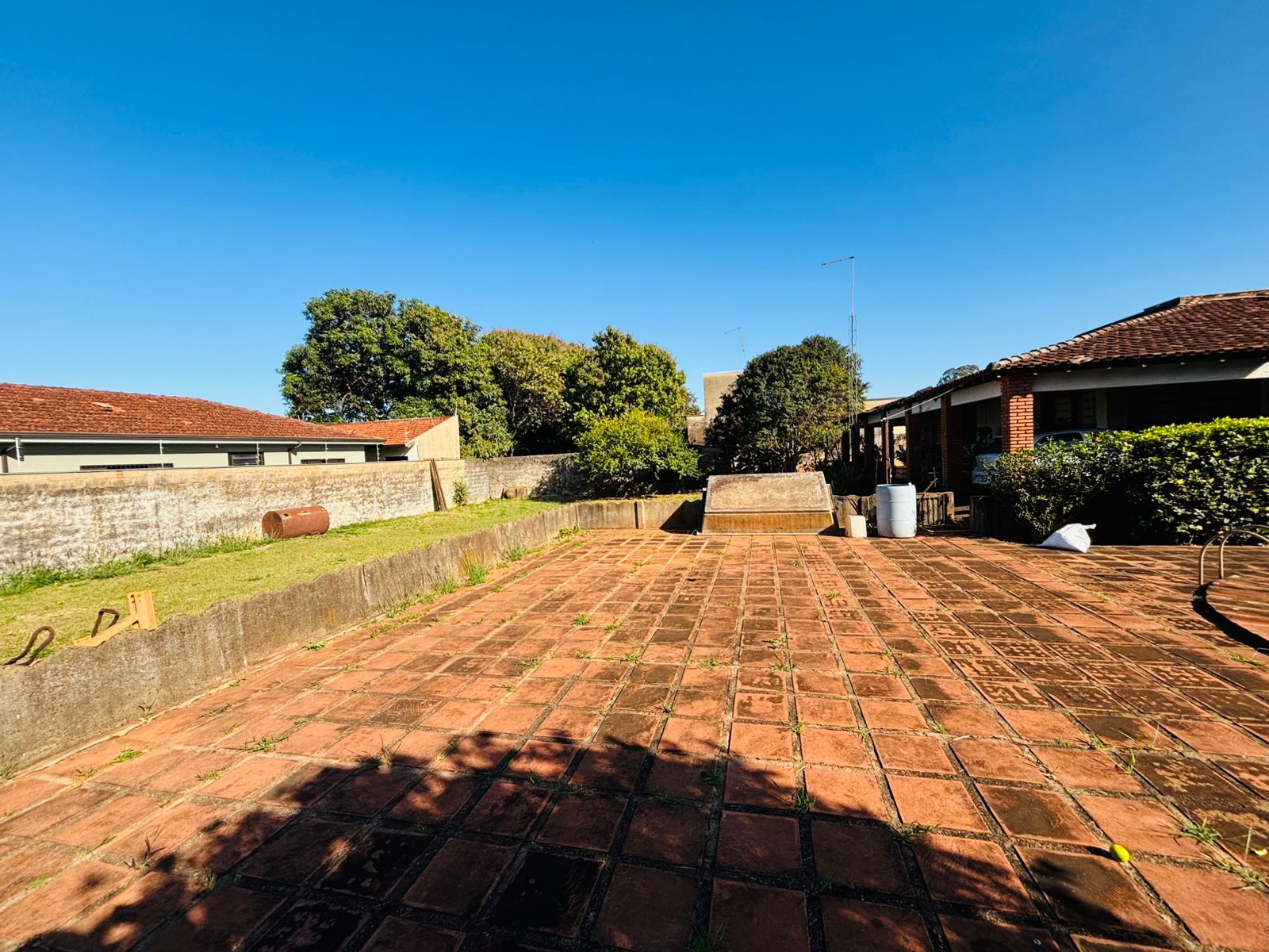 VENDE: CASA  04 DORMITÓRIOS - 1.425 m² - PRÓXIMA A APAE - VILA CRISTAL - BRODOWSKI-SP.