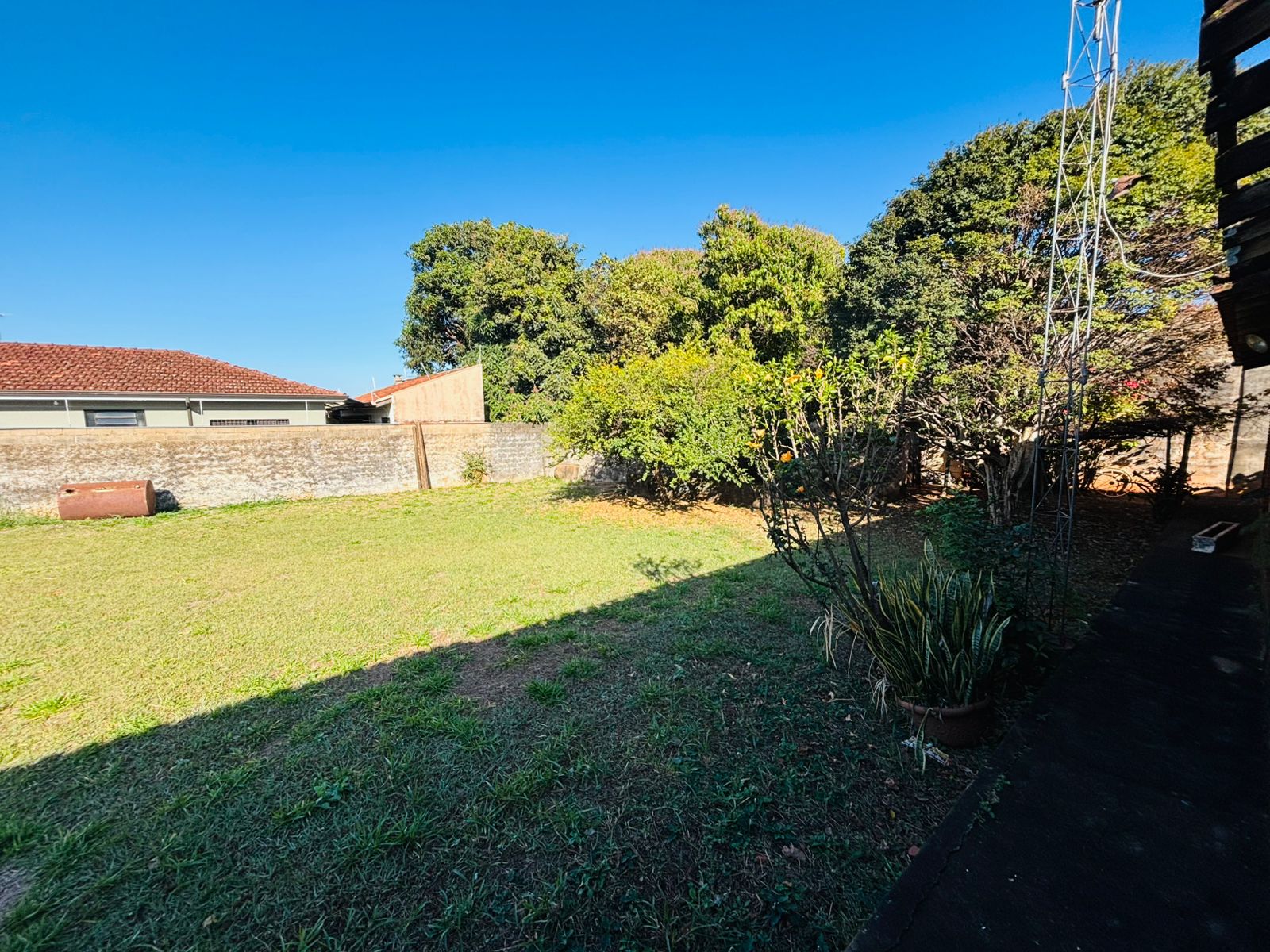 VENDE: CASA  04 DORMITÓRIOS - 1.425 m² - PRÓXIMA A APAE - VILA CRISTAL - BRODOWSKI-SP.