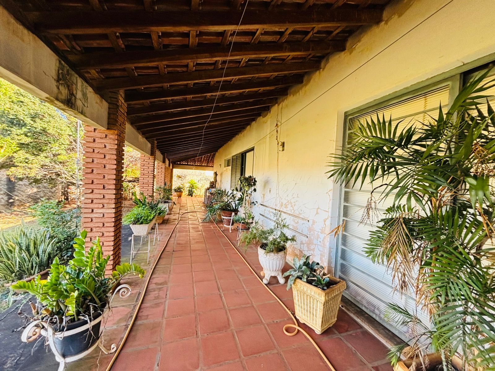 VENDE: CASA  04 DORMITÓRIOS - 1.425 m² - PRÓXIMA A APAE - VILA CRISTAL - BRODOWSKI-SP.