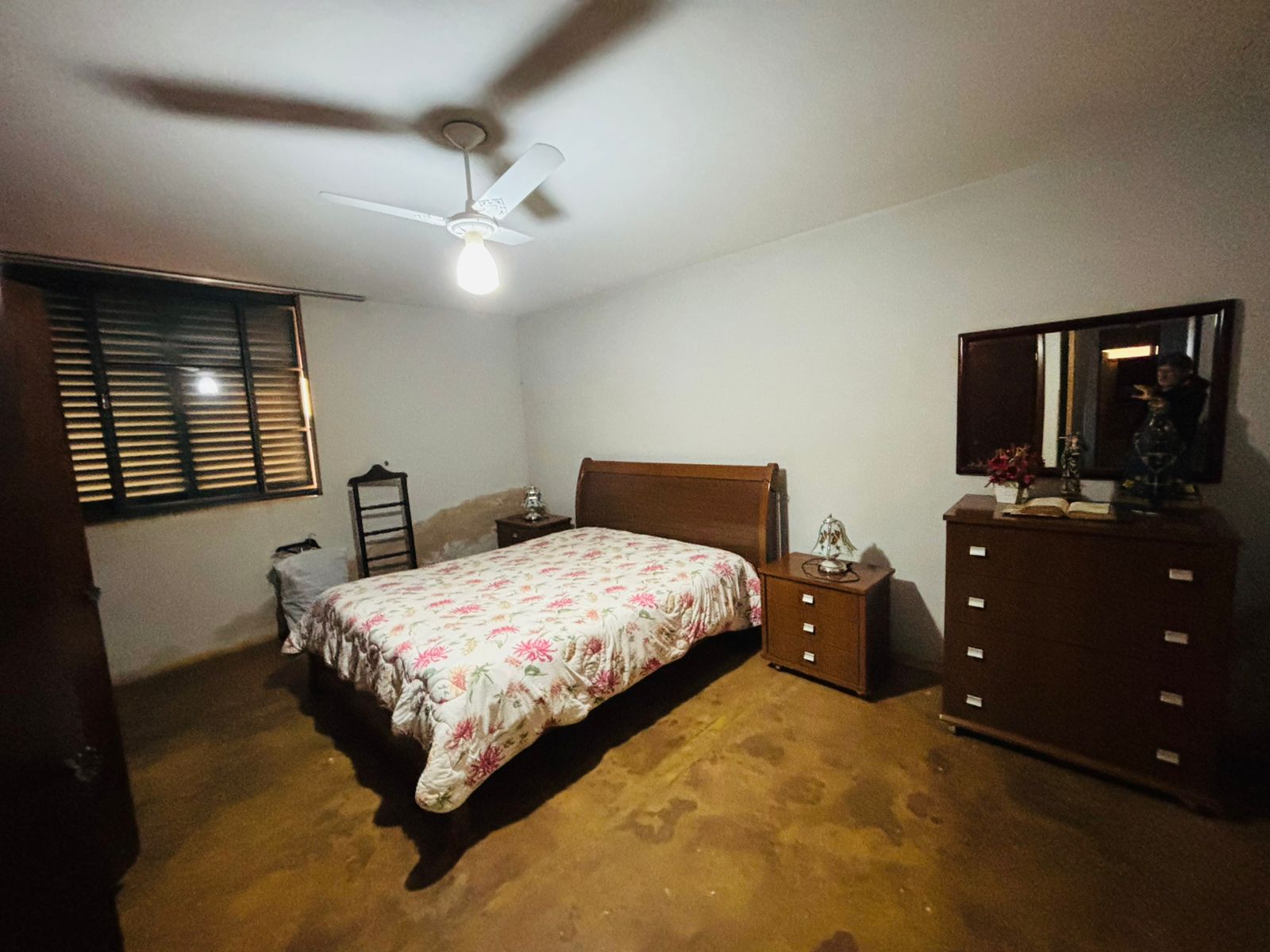 VENDE: CASA  04 DORMITÓRIOS - 1.425 m² - PRÓXIMA A APAE - VILA CRISTAL - BRODOWSKI-SP.
