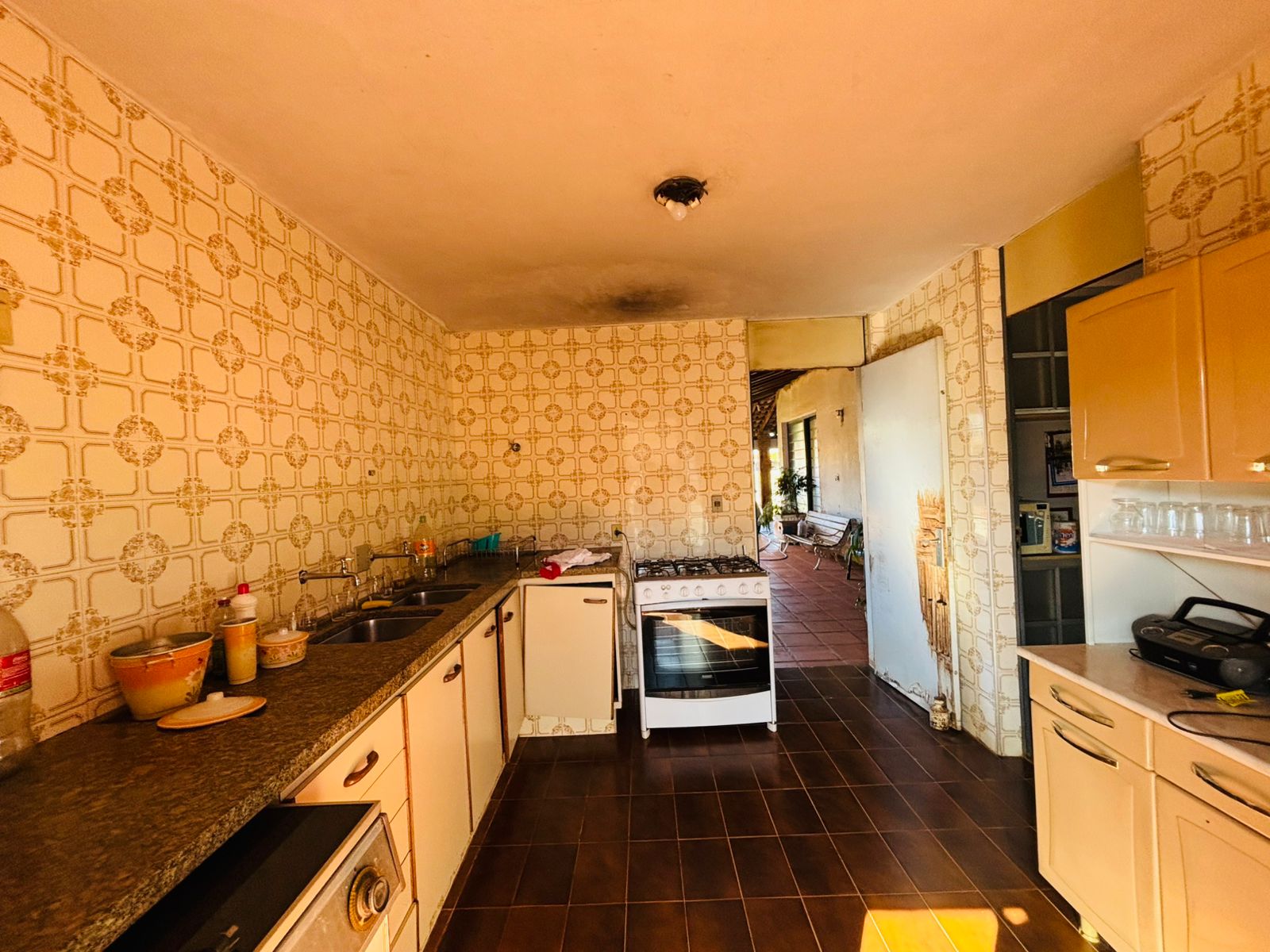 VENDE: CASA  04 DORMITÓRIOS - 1.425 m² - PRÓXIMA A APAE - VILA CRISTAL - BRODOWSKI-SP.