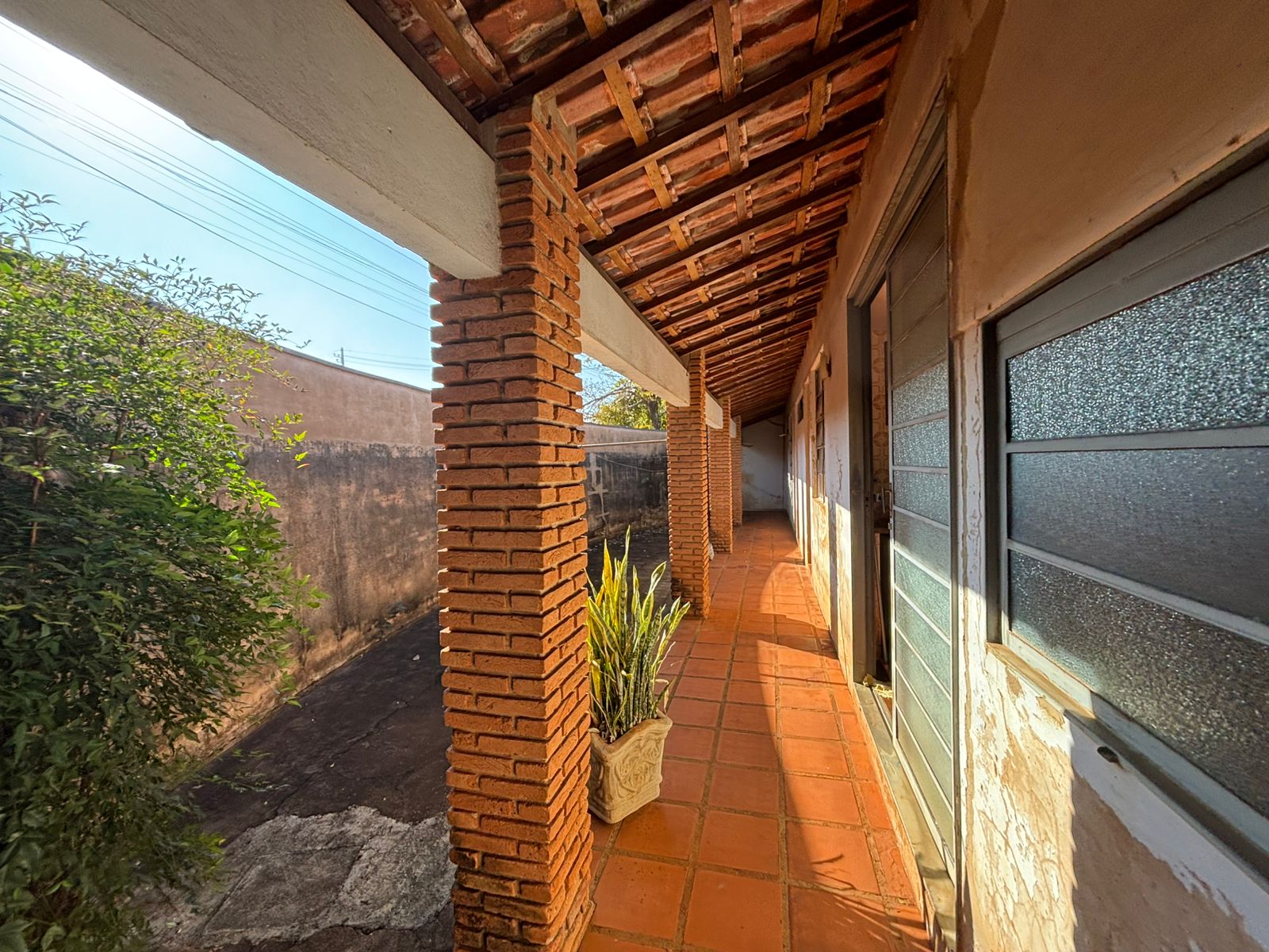 VENDE: CASA  04 DORMITÓRIOS - 1.425 m² - PRÓXIMA A APAE - VILA CRISTAL - BRODOWSKI-SP.