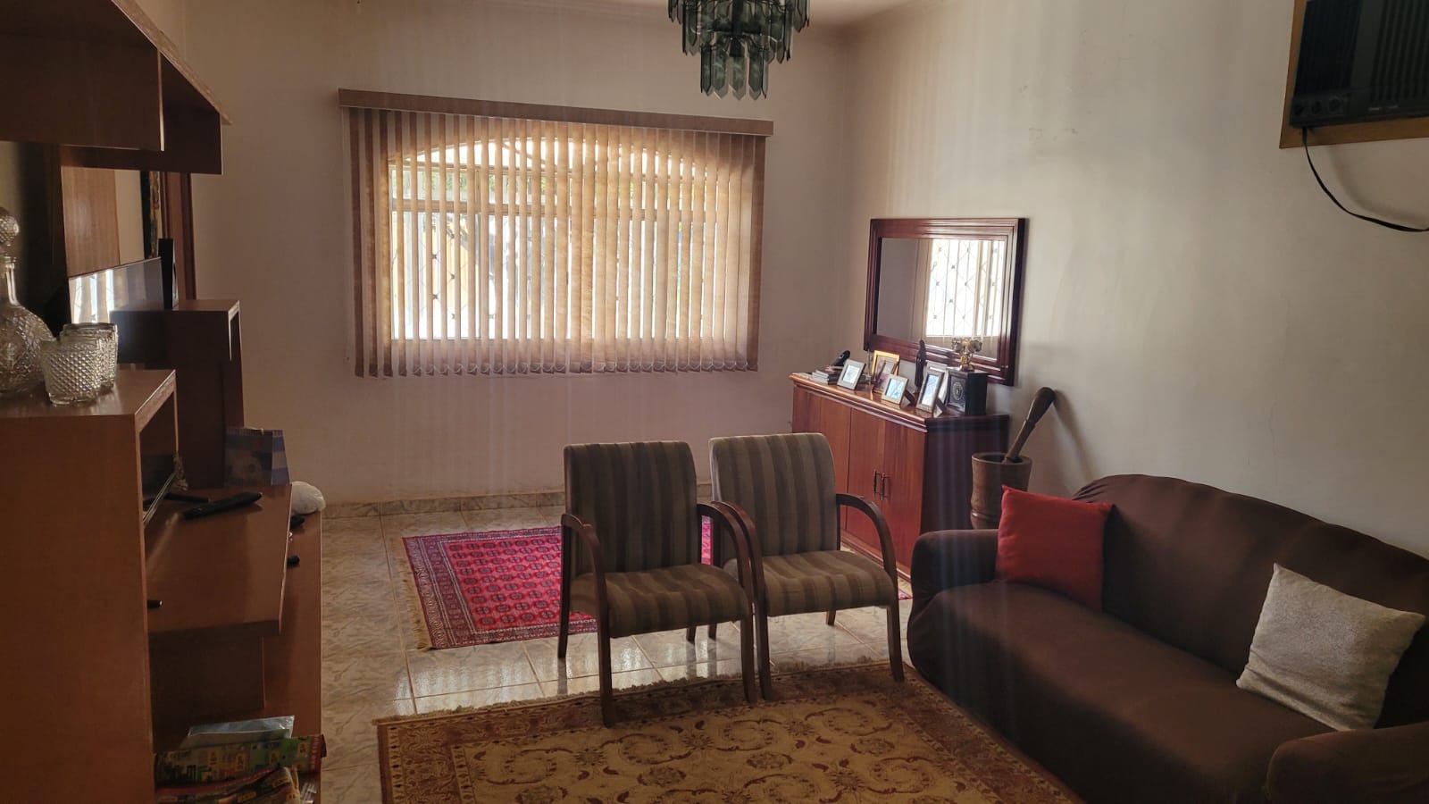 VENDE: CASA NO CENTRO - 04 DORMITÓRIOS - BRODOWSKI-SP.