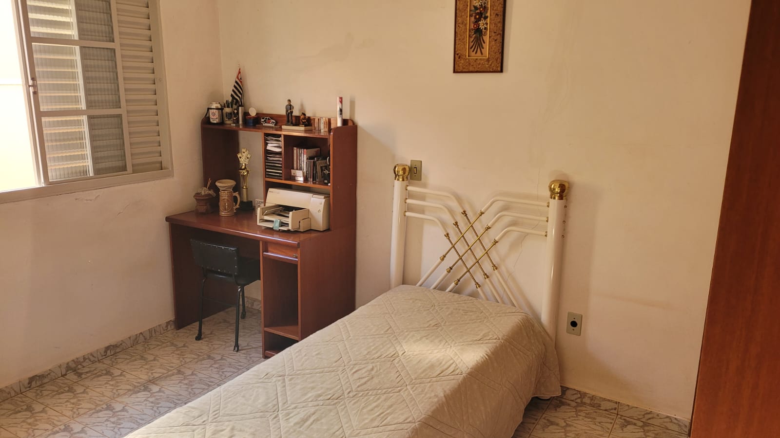 VENDE: CASA NO CENTRO - 04 DORMITÓRIOS - BRODOWSKI-SP.