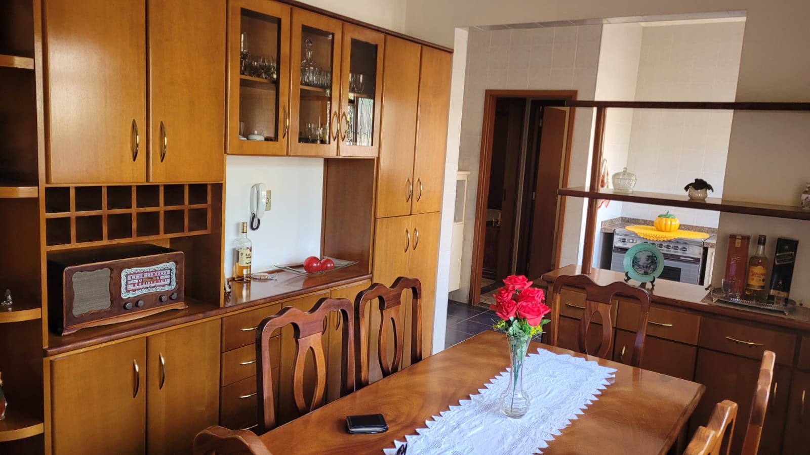 VENDE: CASA NO CENTRO - 04 DORMITÓRIOS - BRODOWSKI-SP.