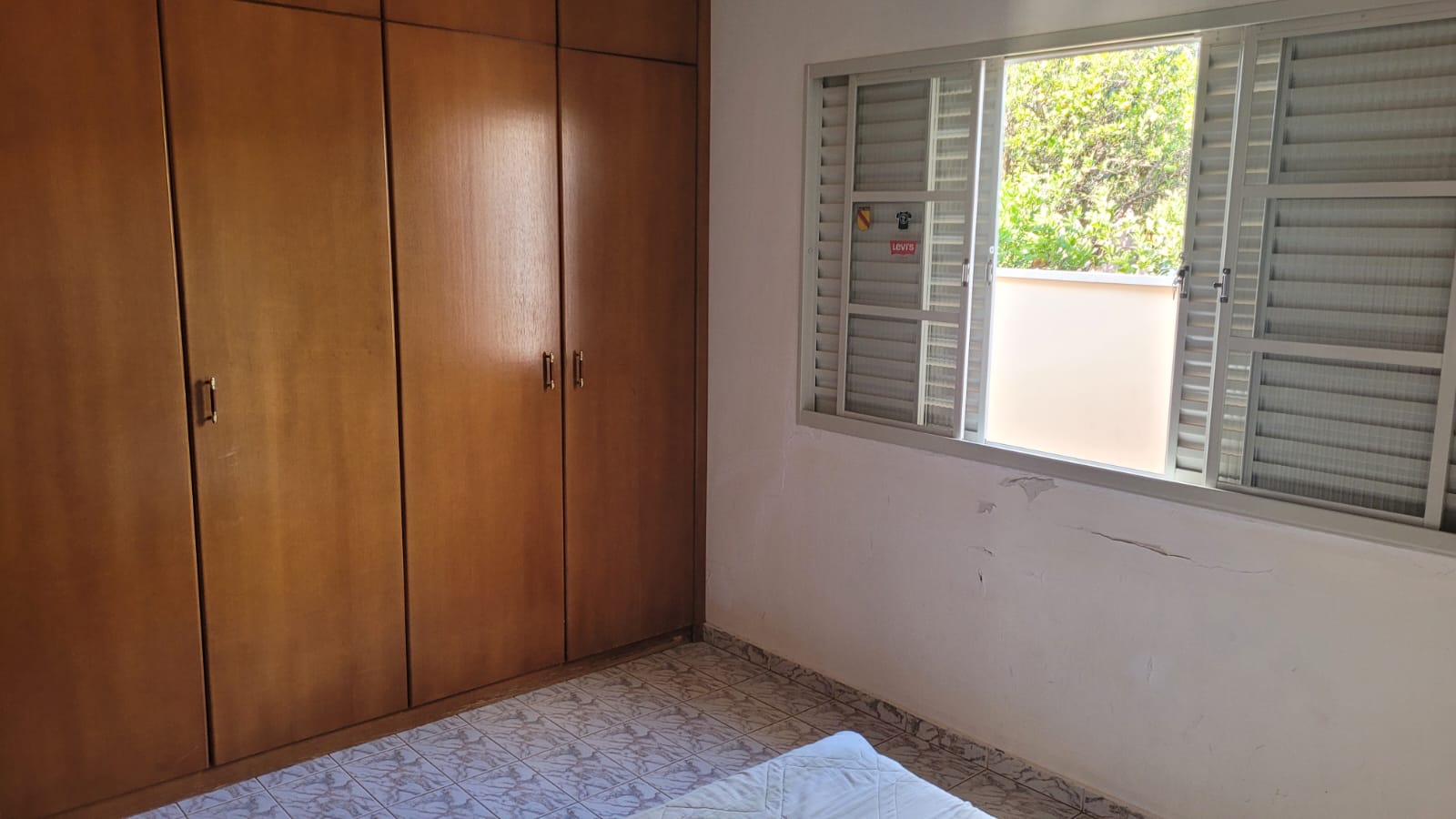 VENDE: CASA NO CENTRO - 04 DORMITÓRIOS - BRODOWSKI-SP.