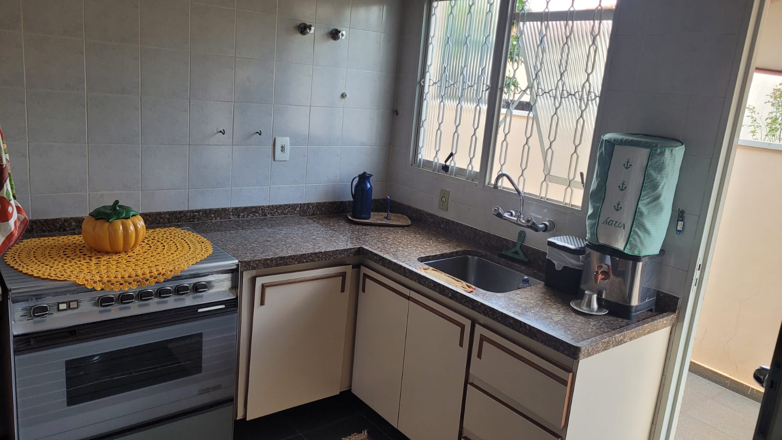 VENDE: CASA NO CENTRO - 04 DORMITÓRIOS - BRODOWSKI-SP.